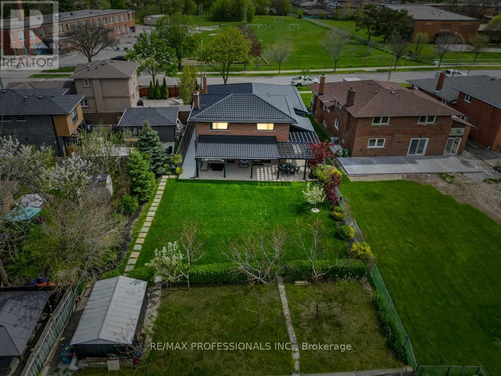 182 GRACEFIELD AVENUE Image 37