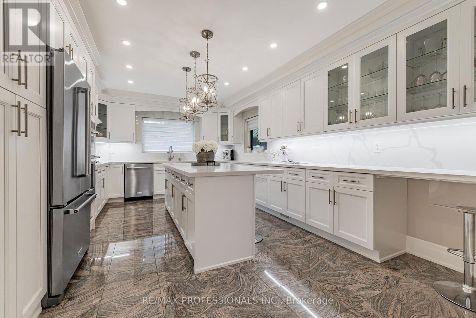 182 GRACEFIELD AVENUE Image 8