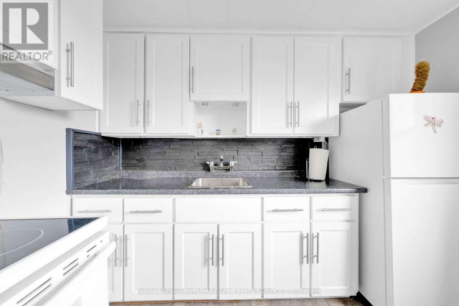 22 - 1349 LAKESHORE ROAD Image 14