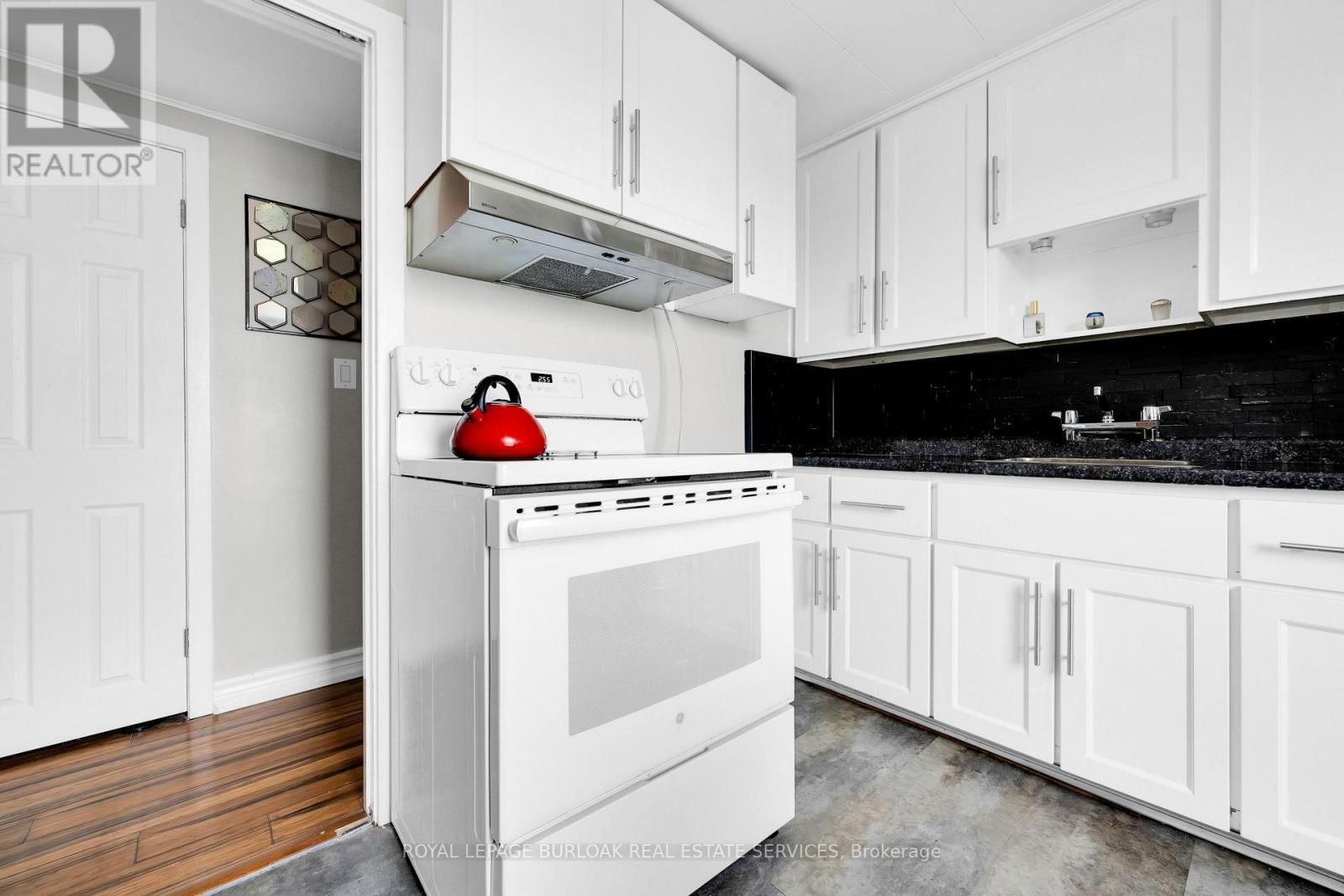 22 - 1349 LAKESHORE ROAD Image 15