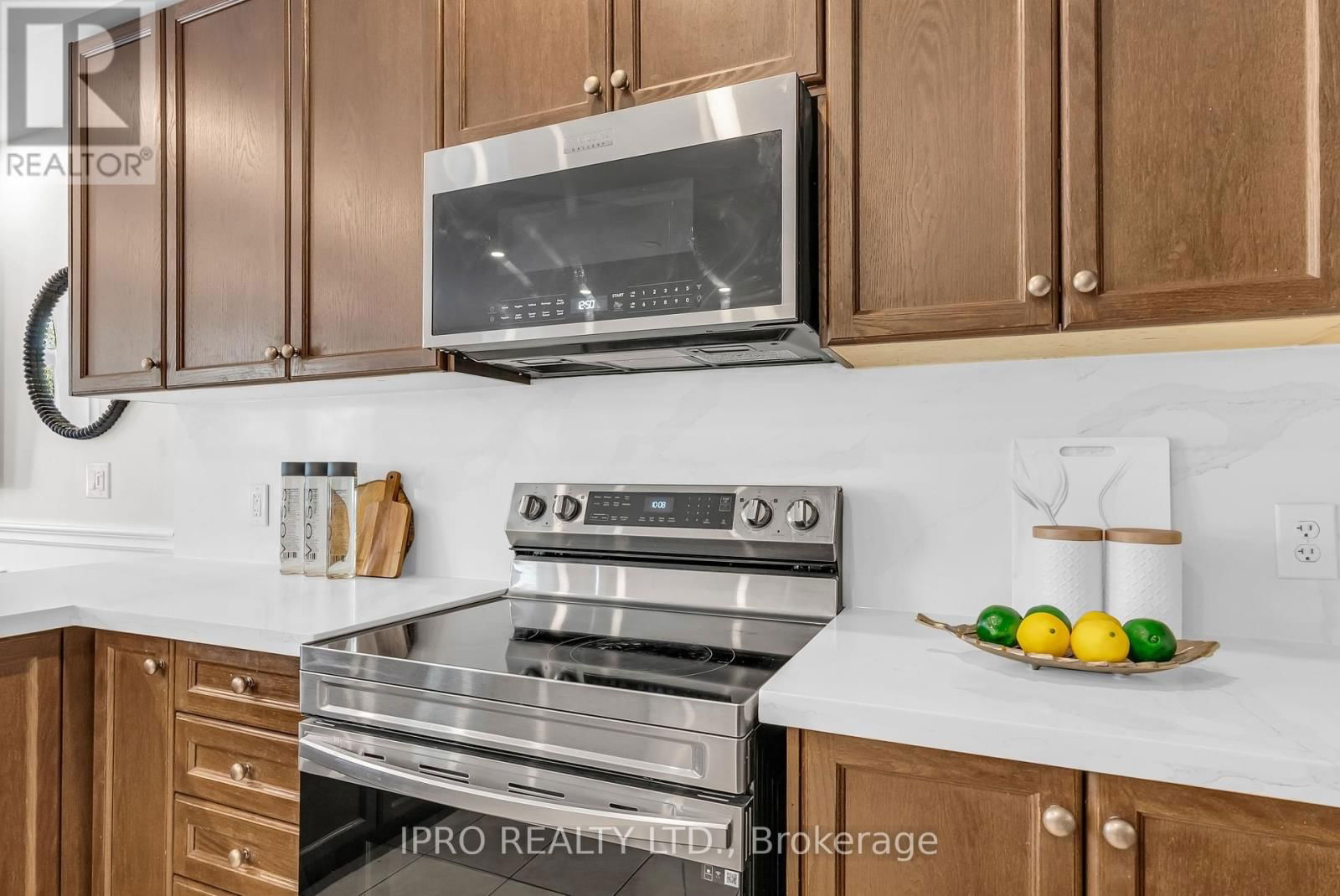 75 - 651 FARMSTEAD DRIVE Image 13