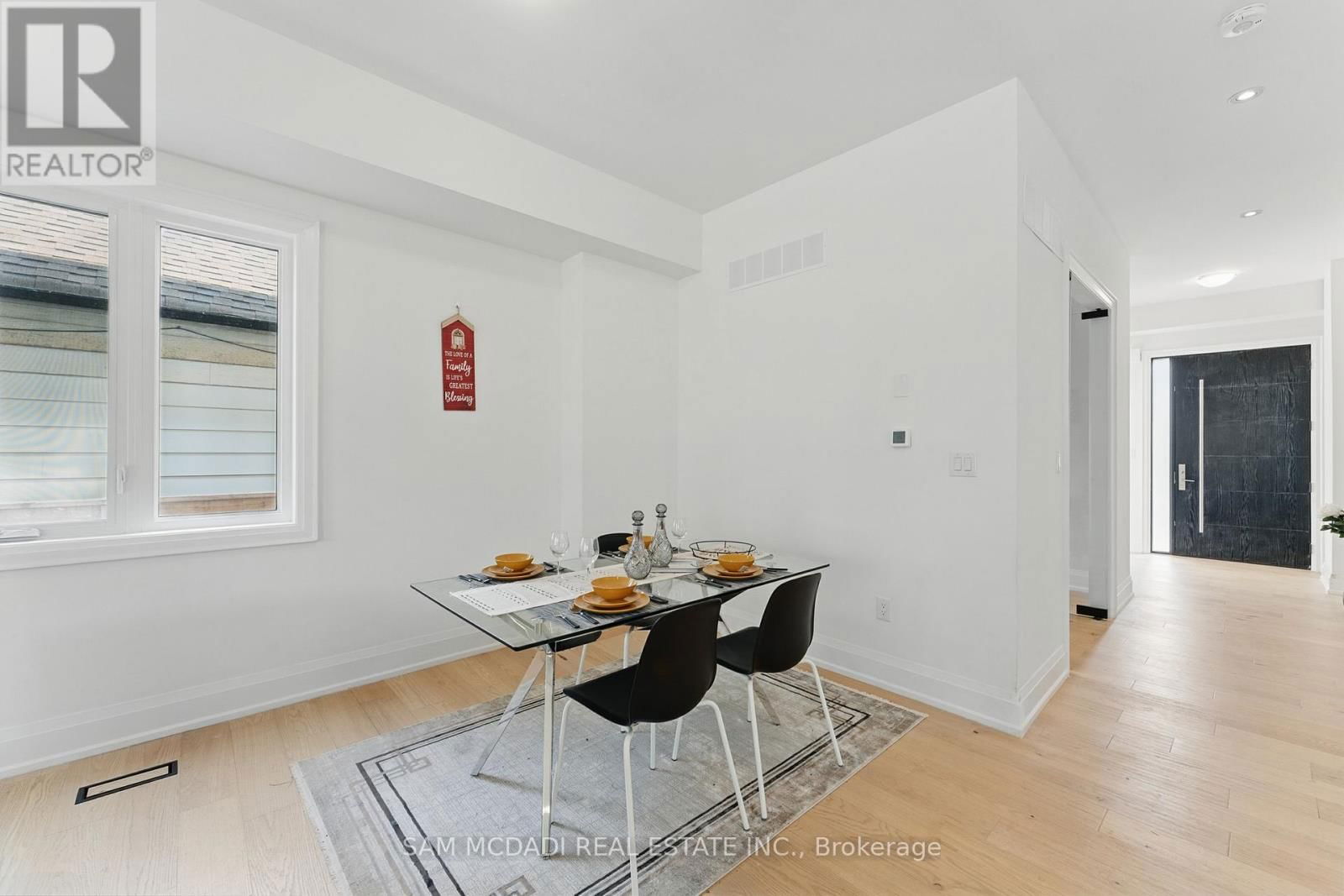 1037 MEREDITH AVENUE Image 16
