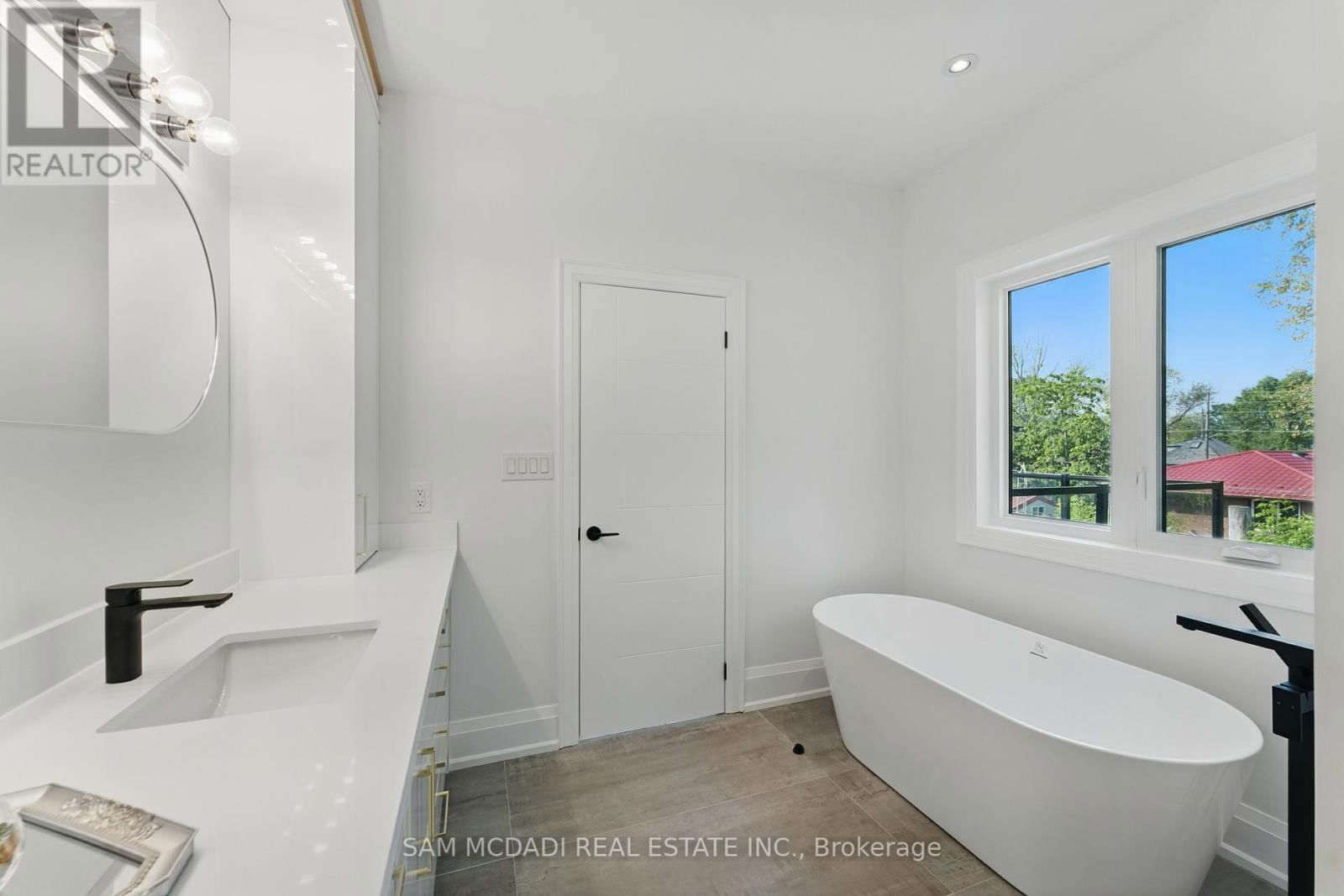 1037 MEREDITH AVENUE Image 24