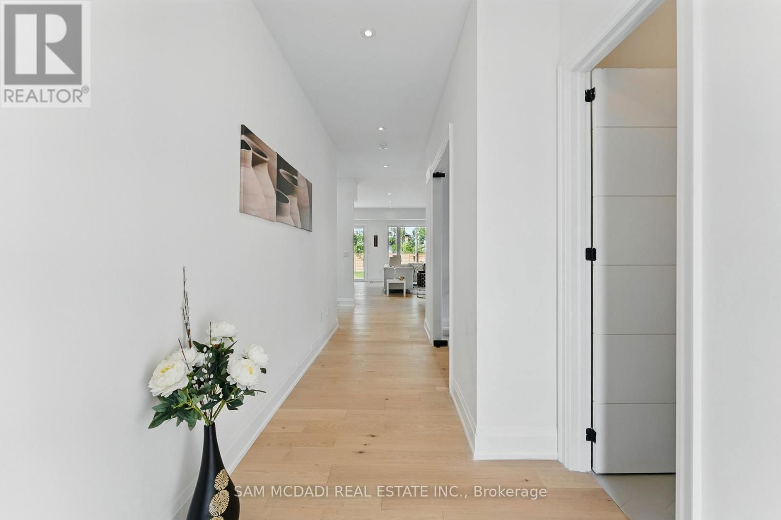 1037 MEREDITH AVENUE Image 3