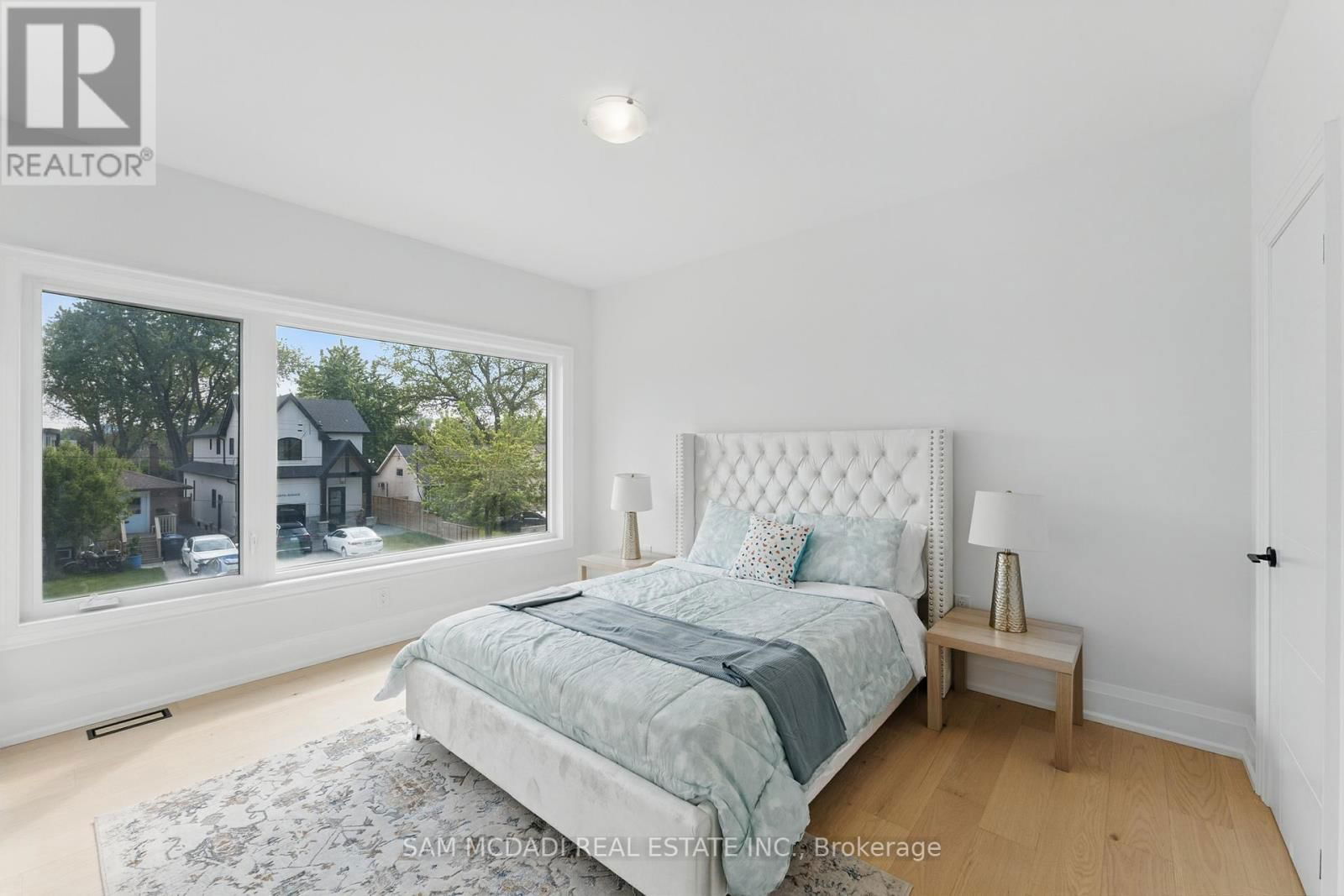 1037 MEREDITH AVENUE Image 31