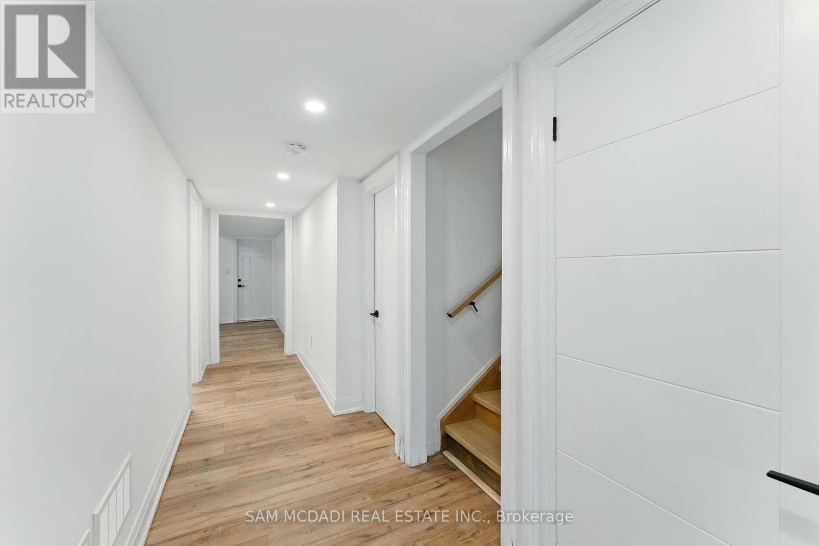 1037 MEREDITH AVENUE Image 41