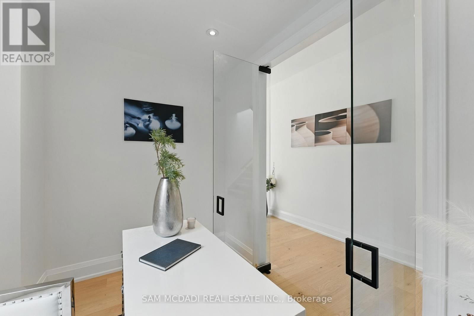 1037 MEREDITH AVENUE Image 7