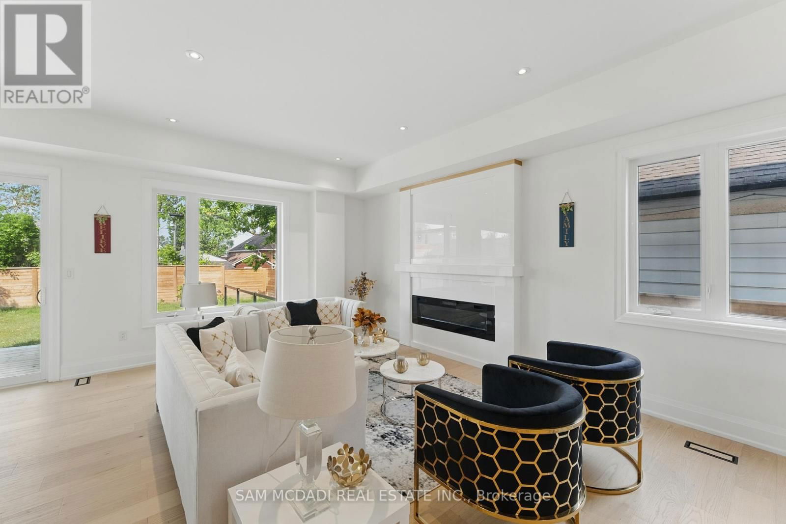 1037 MEREDITH AVENUE Image 8