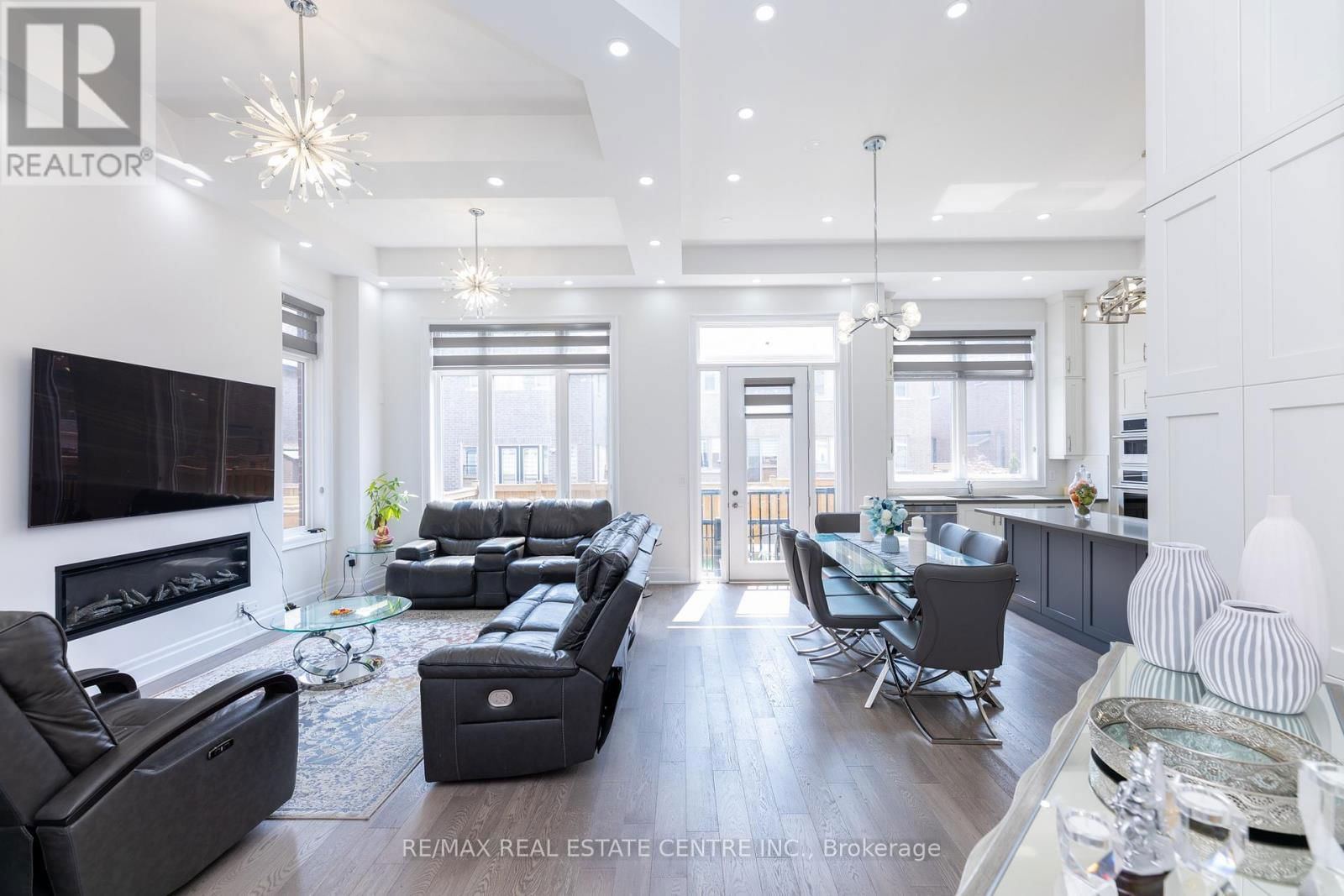 3422 POST ROAD Image 10