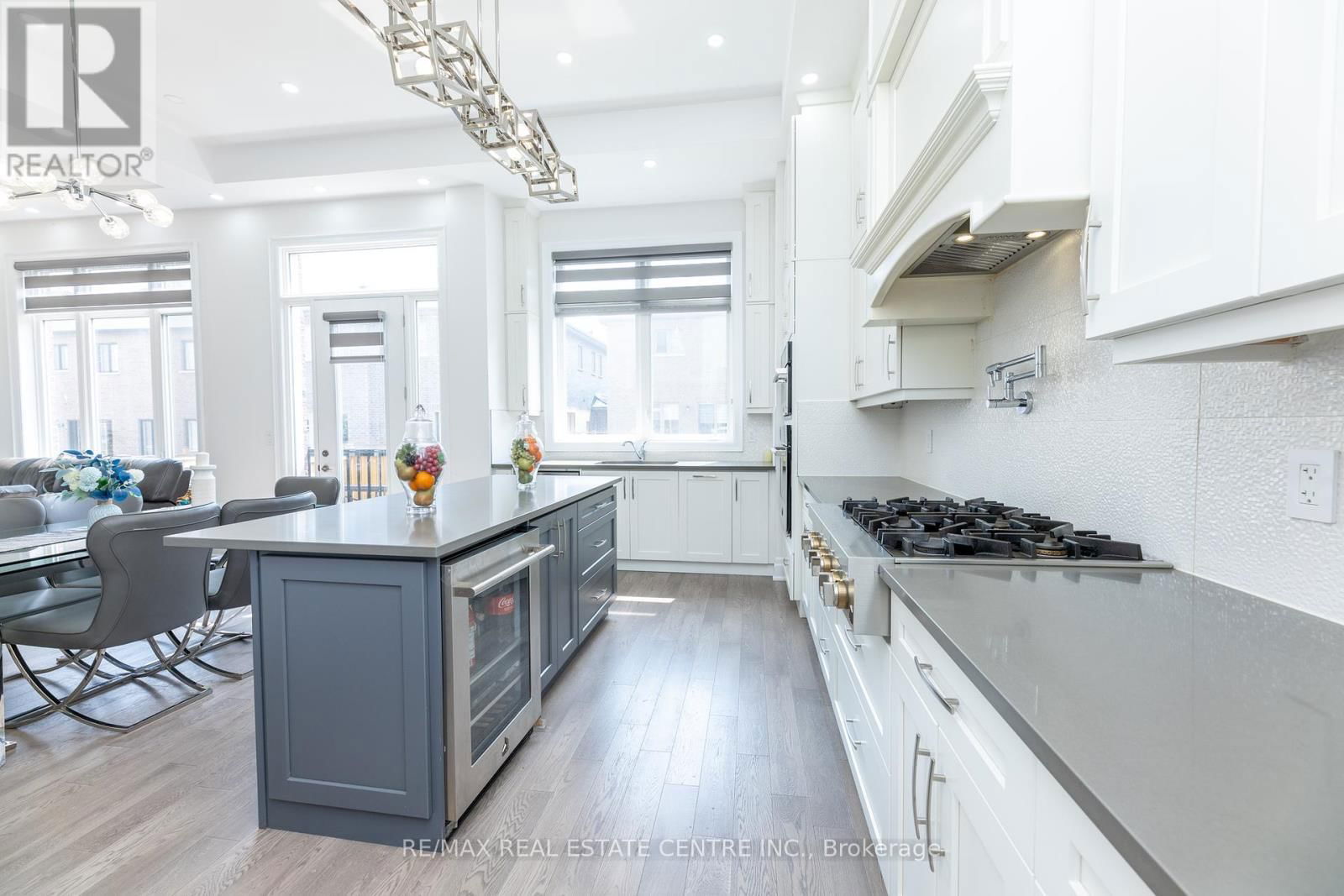 3422 POST ROAD Image 17