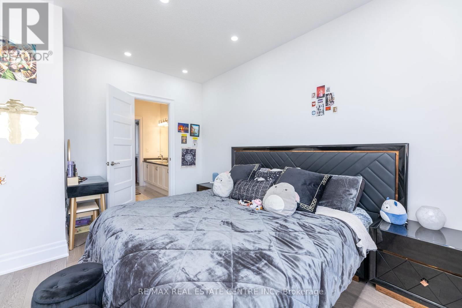 3422 POST ROAD Image 32