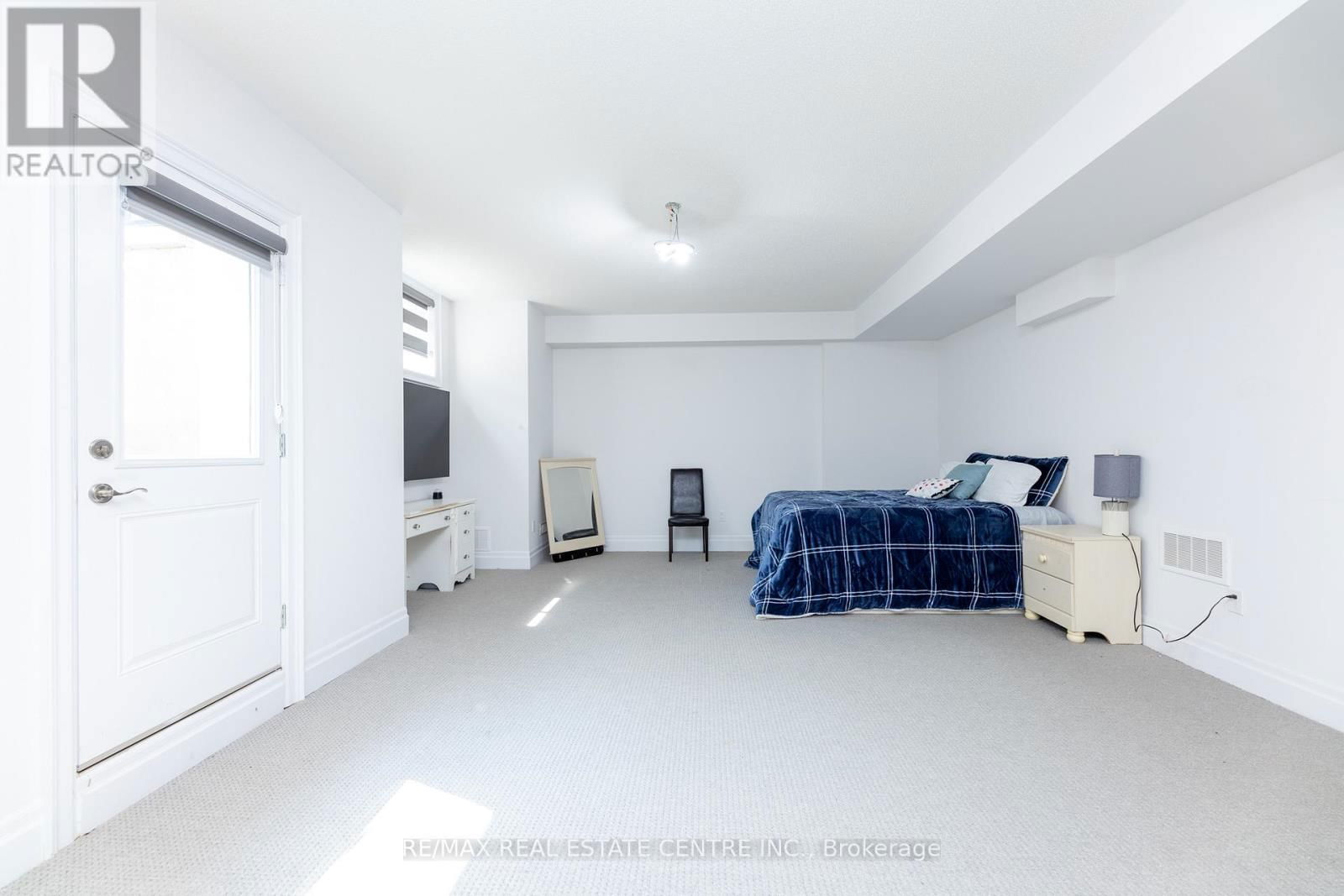 3422 POST ROAD Image 44