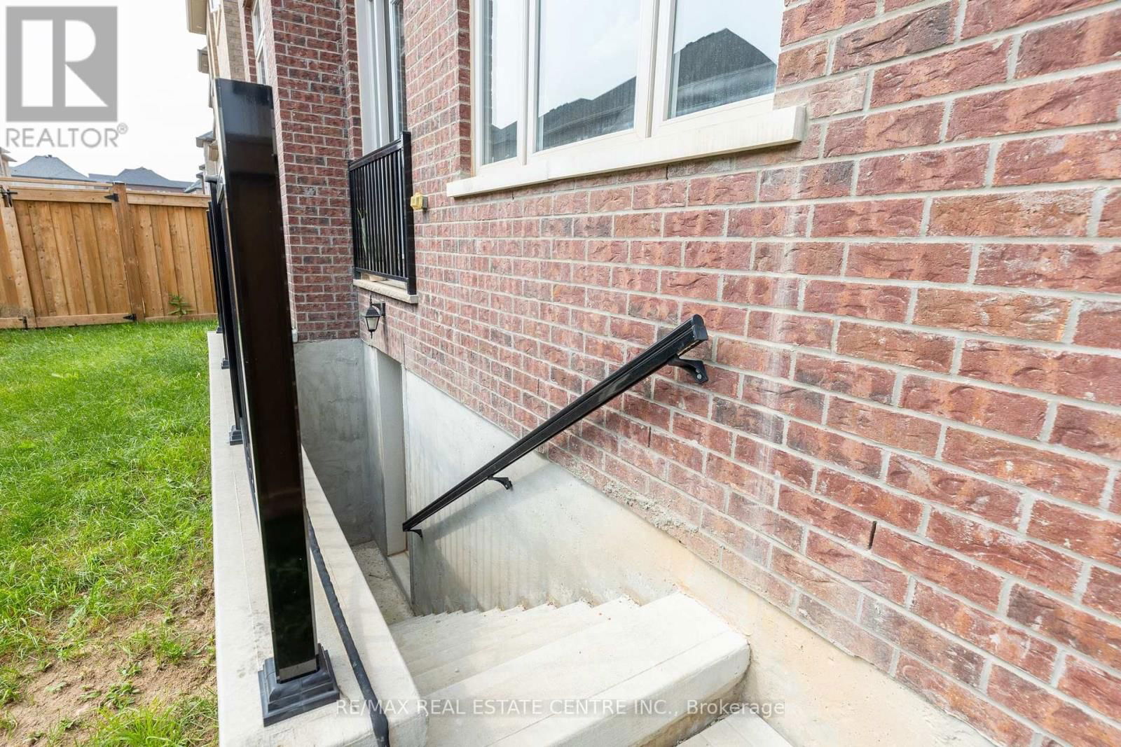 3422 POST ROAD Image 46