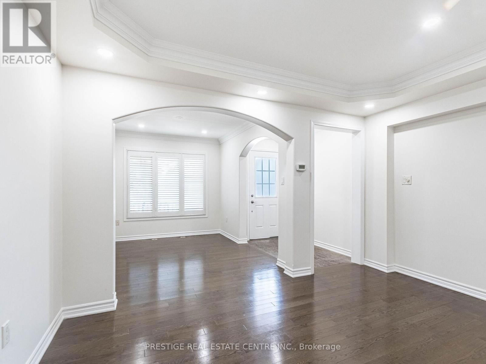 656 THOMPSON ROAD SOUTH Image 10