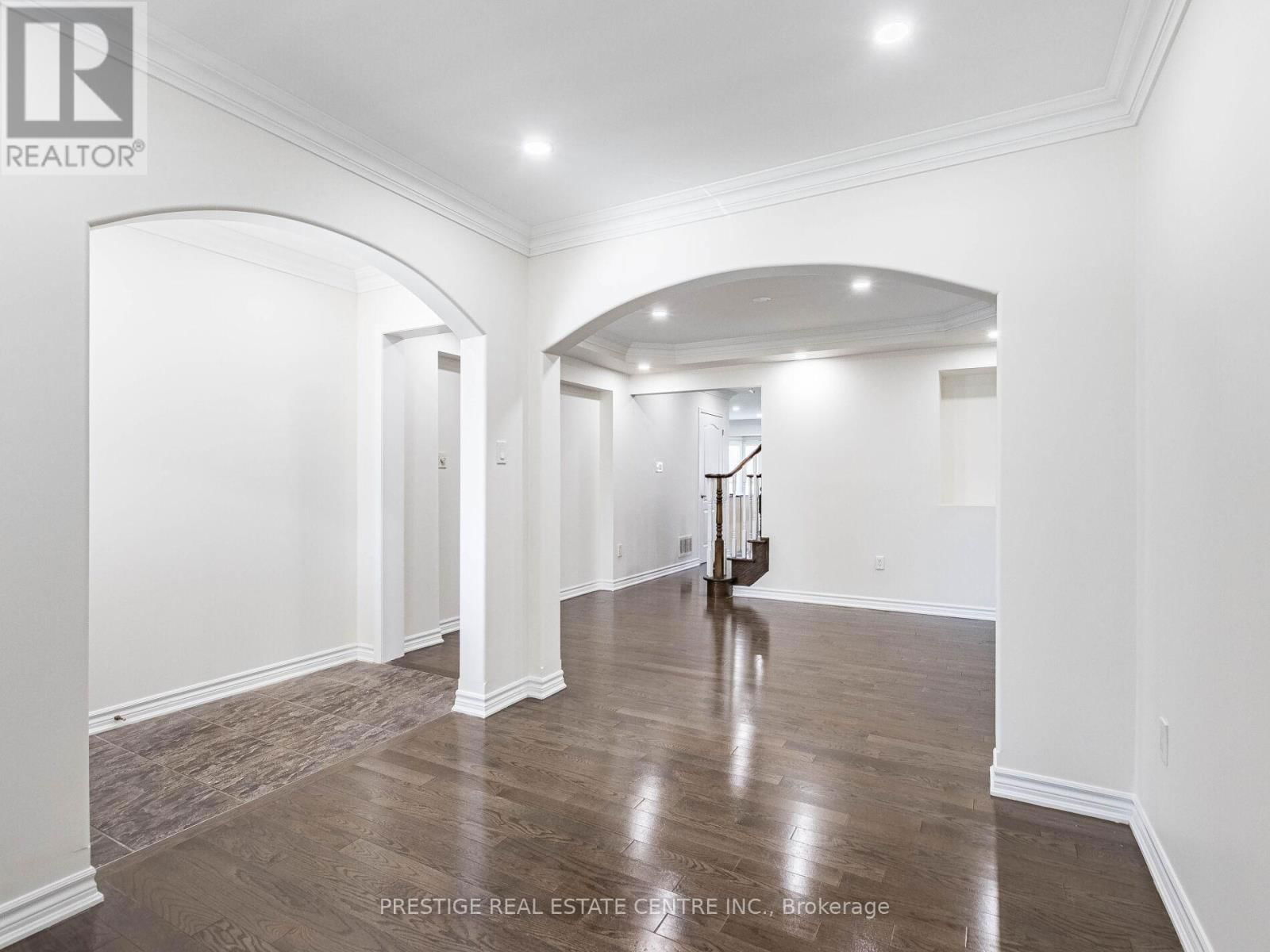 656 THOMPSON ROAD SOUTH Image 11