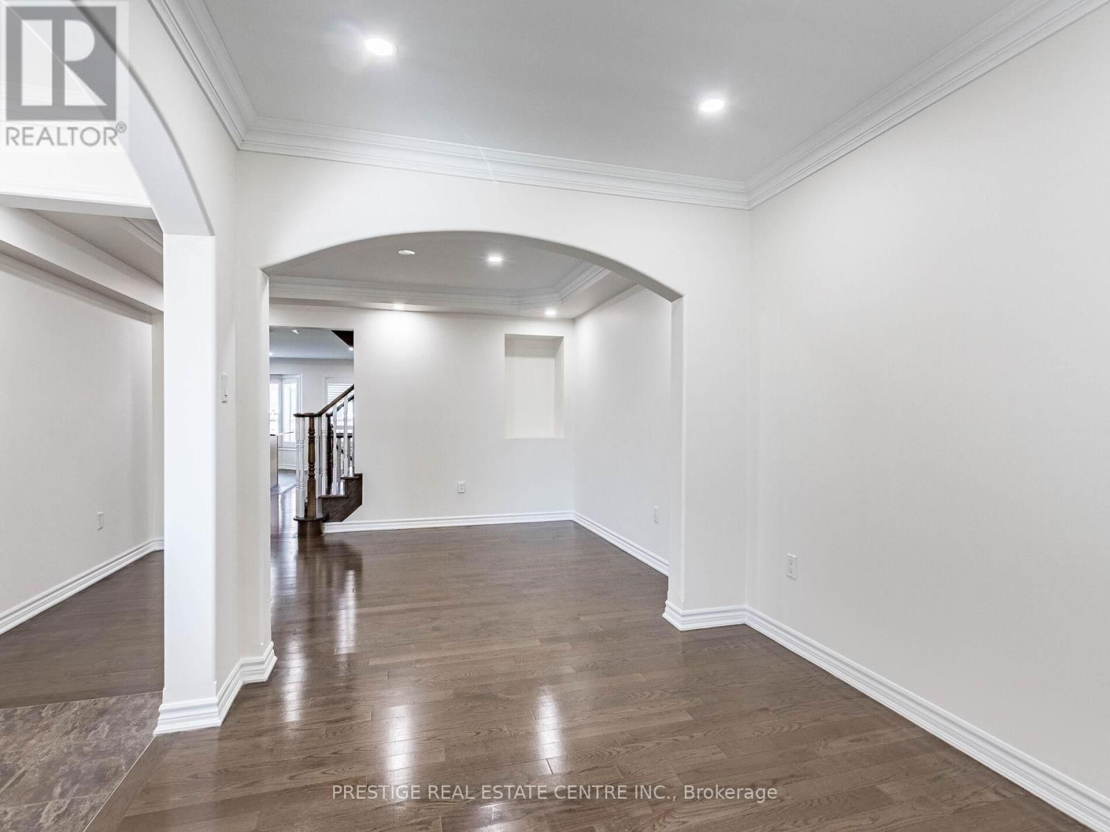 656 THOMPSON ROAD SOUTH Image 12