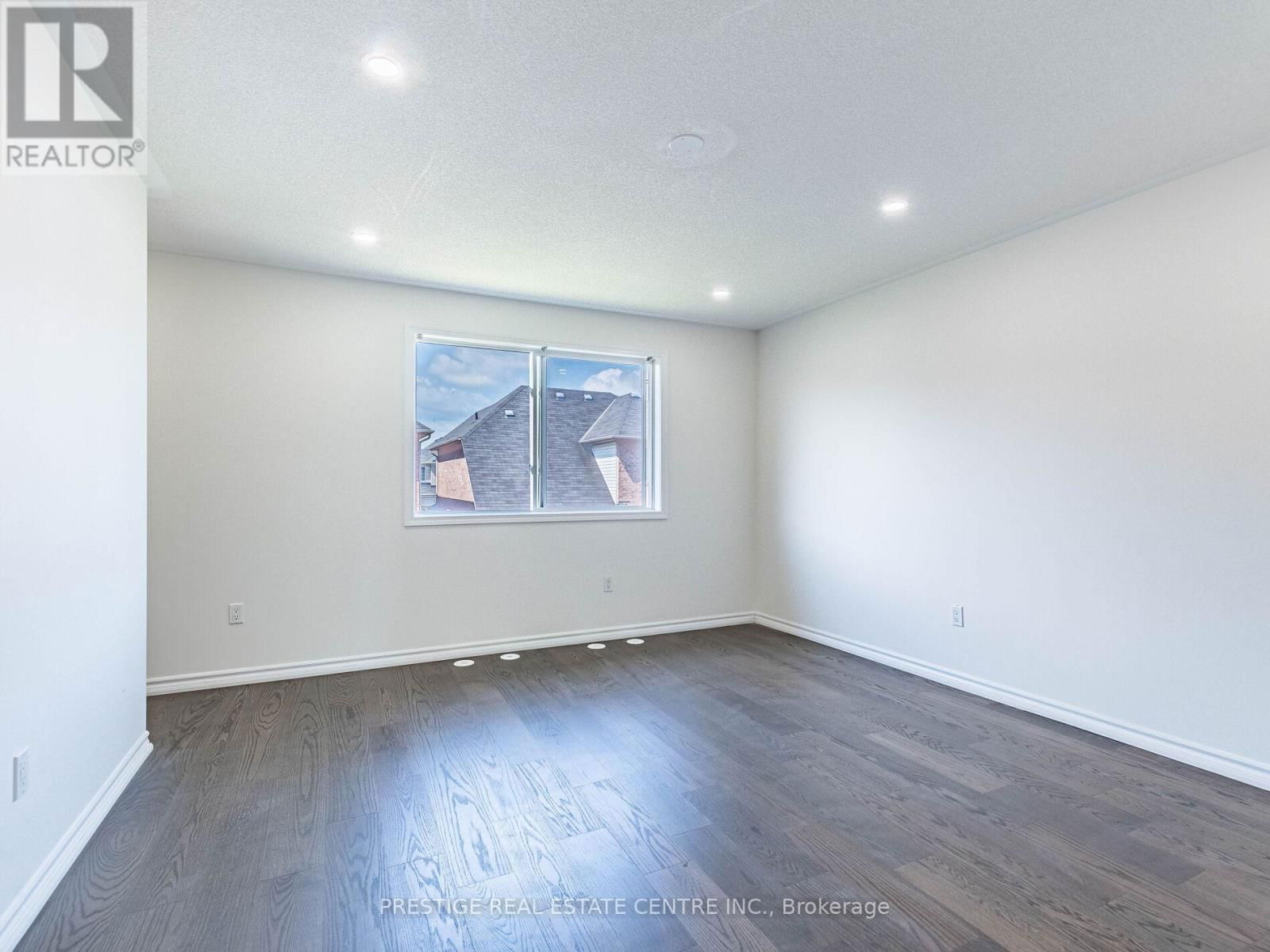 656 THOMPSON ROAD SOUTH Image 13