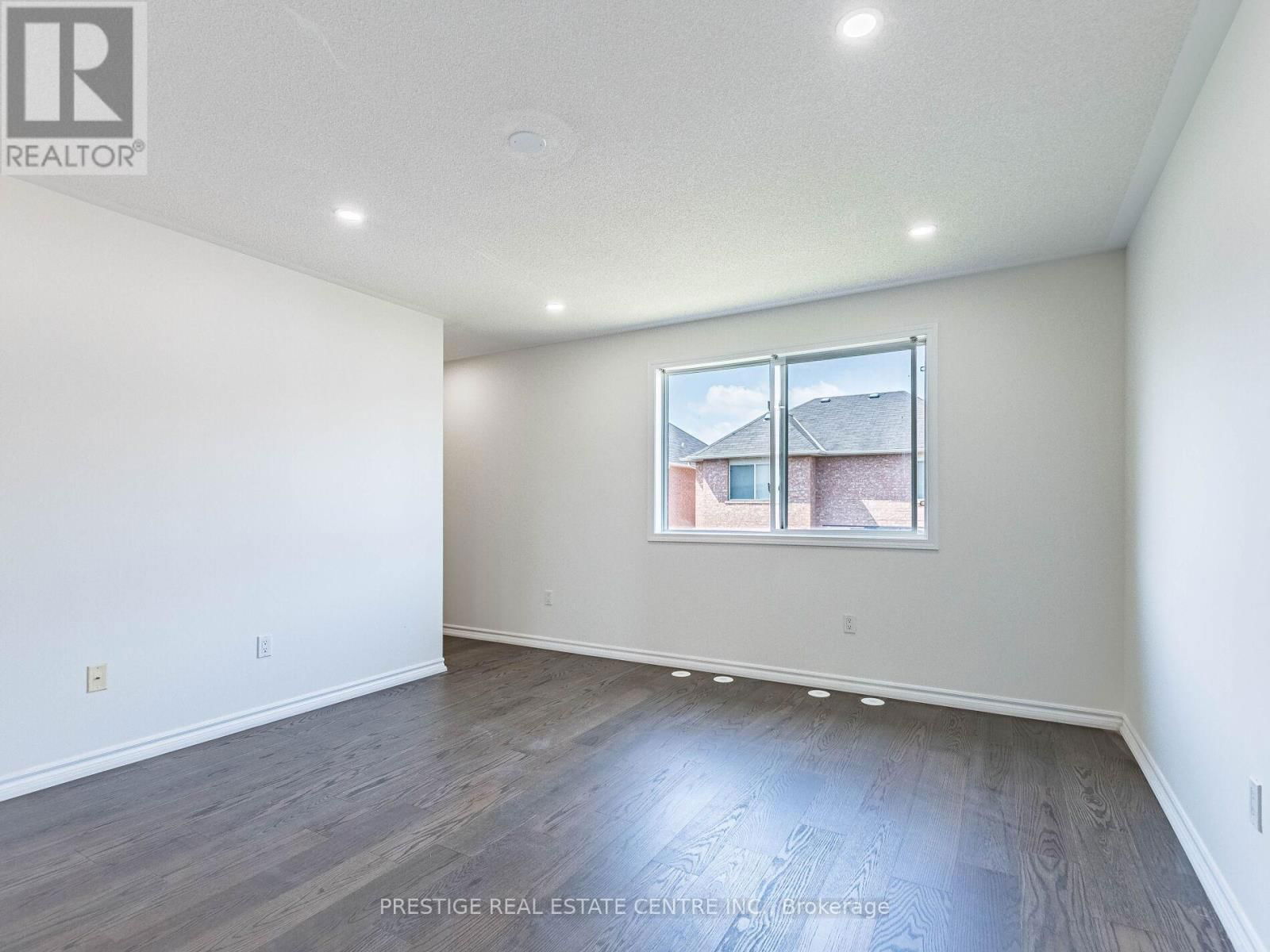 656 THOMPSON ROAD SOUTH Image 14
