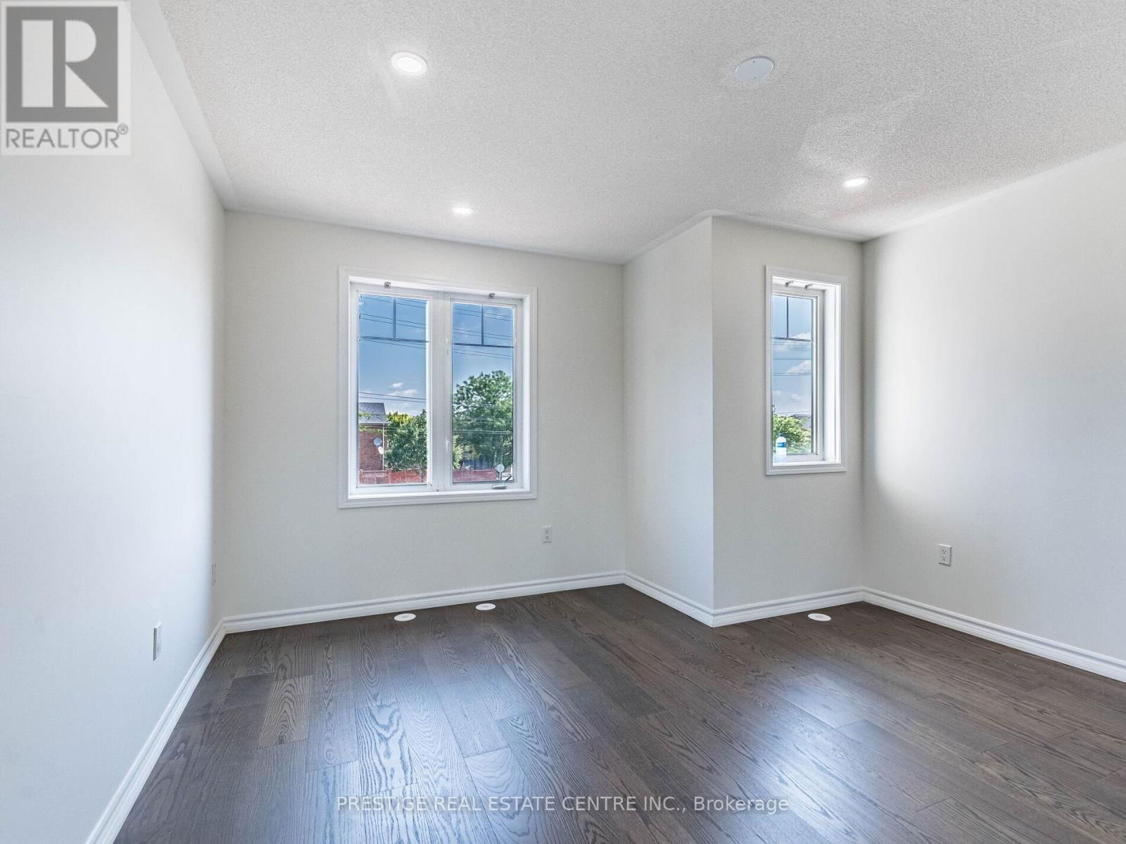 656 THOMPSON ROAD SOUTH Image 17