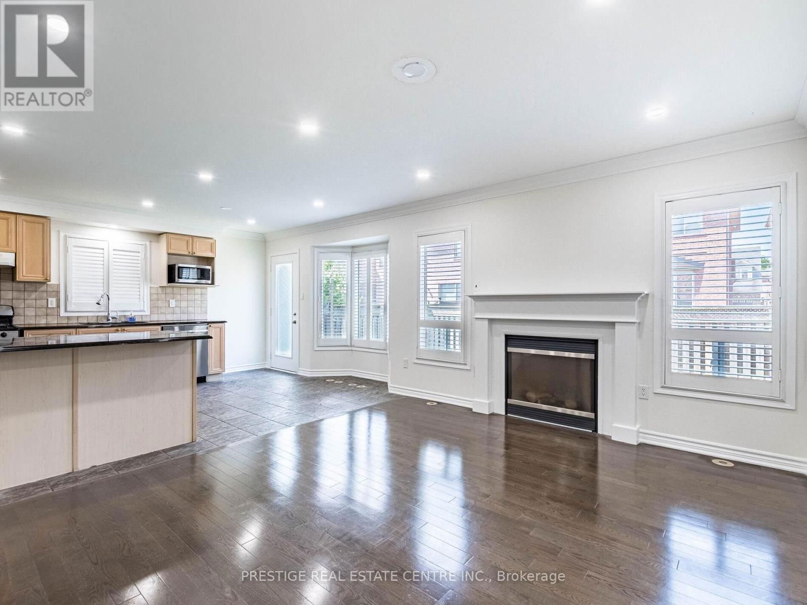 656 THOMPSON ROAD SOUTH Image 3
