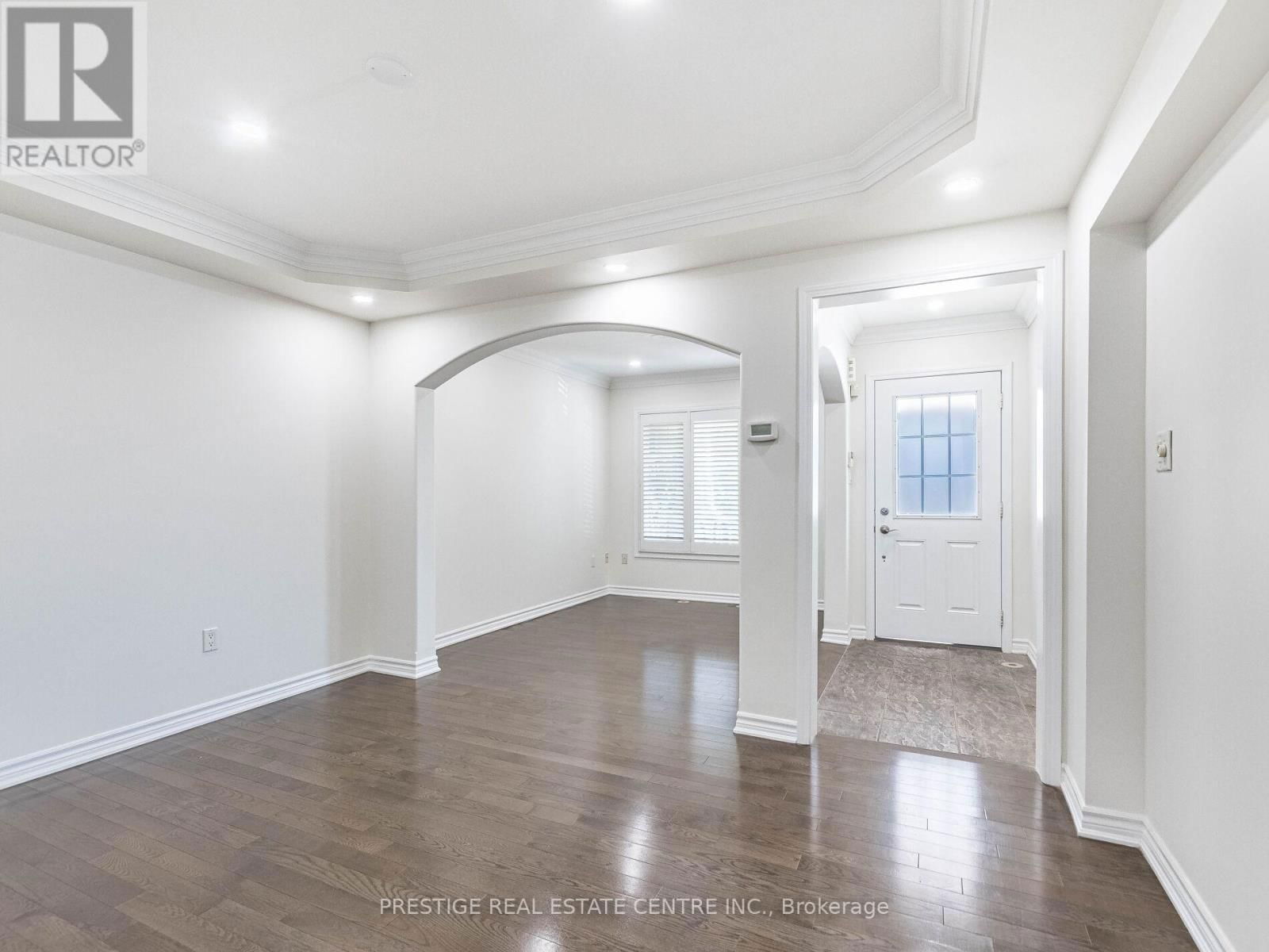 656 THOMPSON ROAD SOUTH Image 9