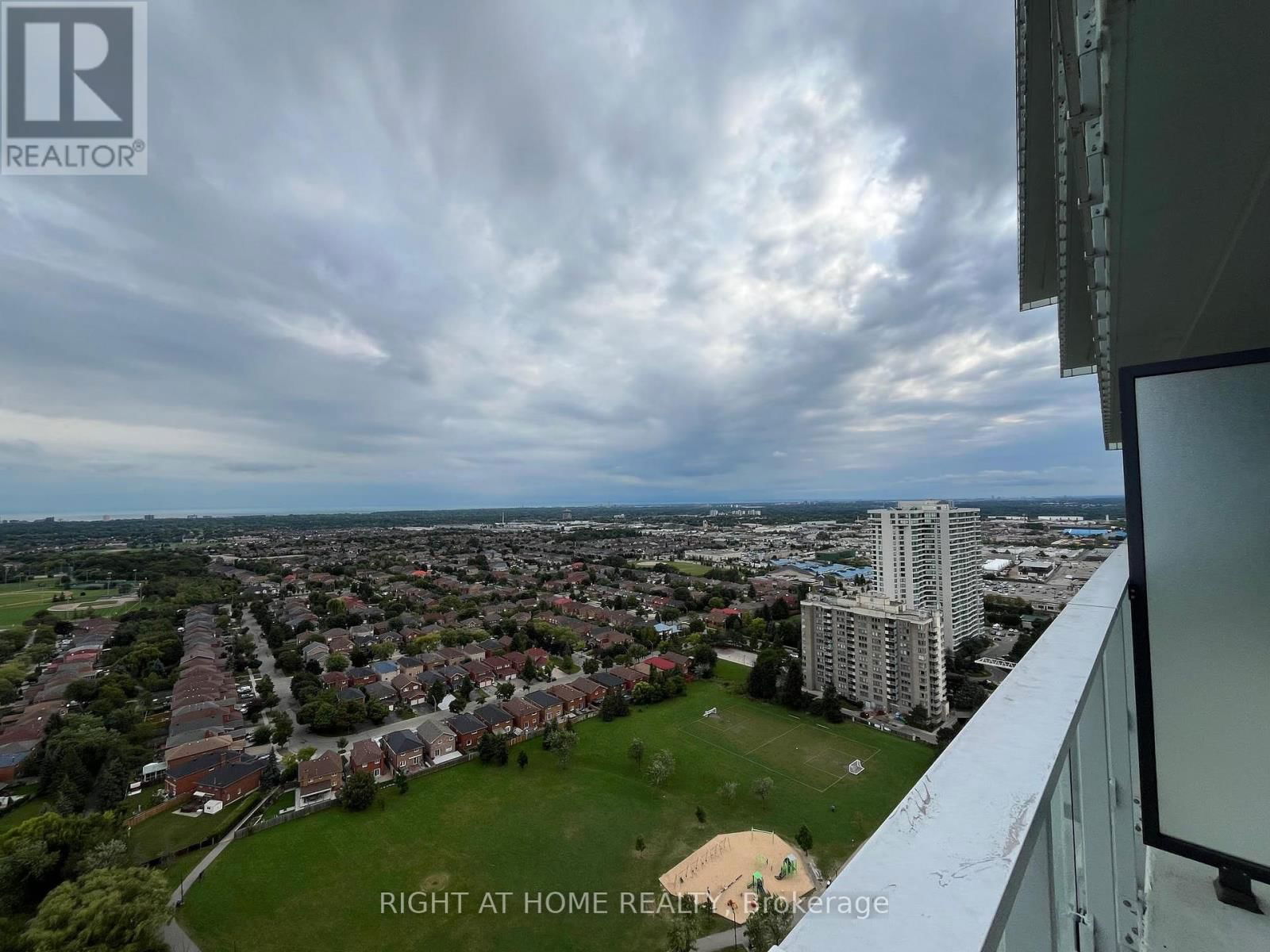 2505 - 3883 QUARTZ ROAD Image 10