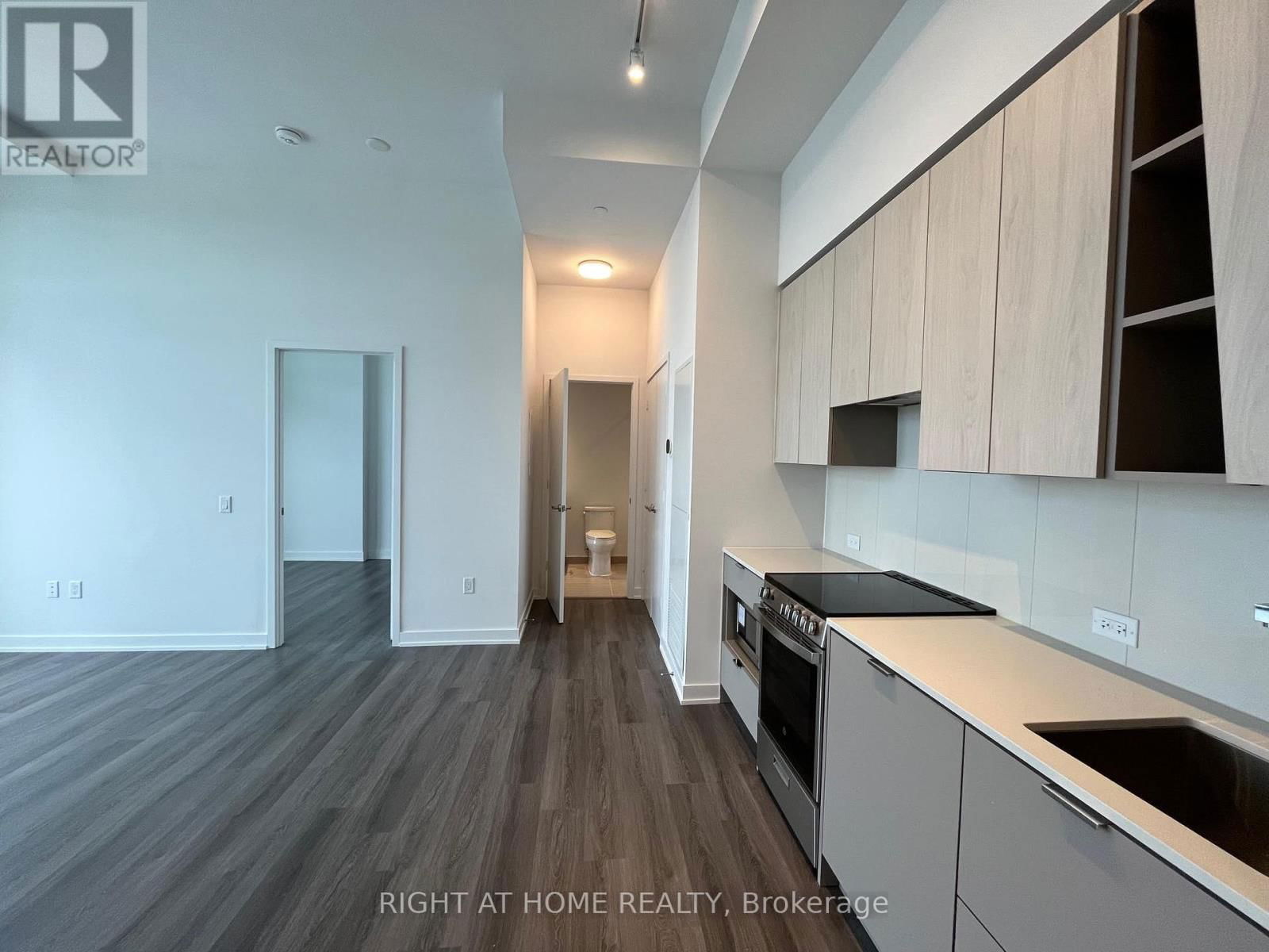2505 - 3883 QUARTZ ROAD Image 3