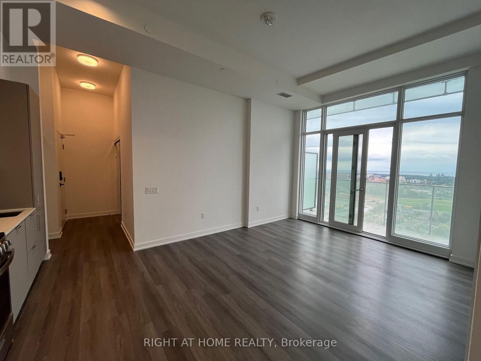 2505 - 3883 QUARTZ ROAD Image 4