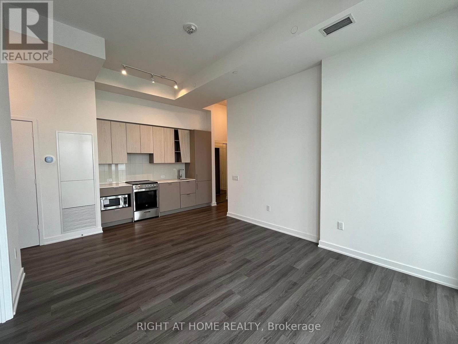 2505 - 3883 QUARTZ ROAD Image 5
