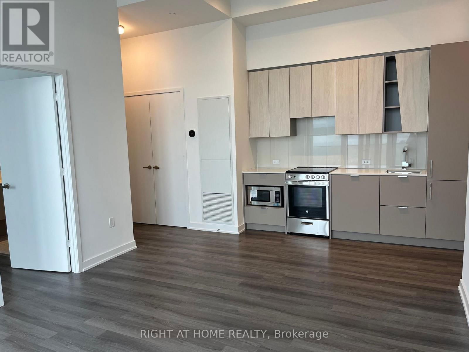 2505 - 3883 QUARTZ ROAD Image 6
