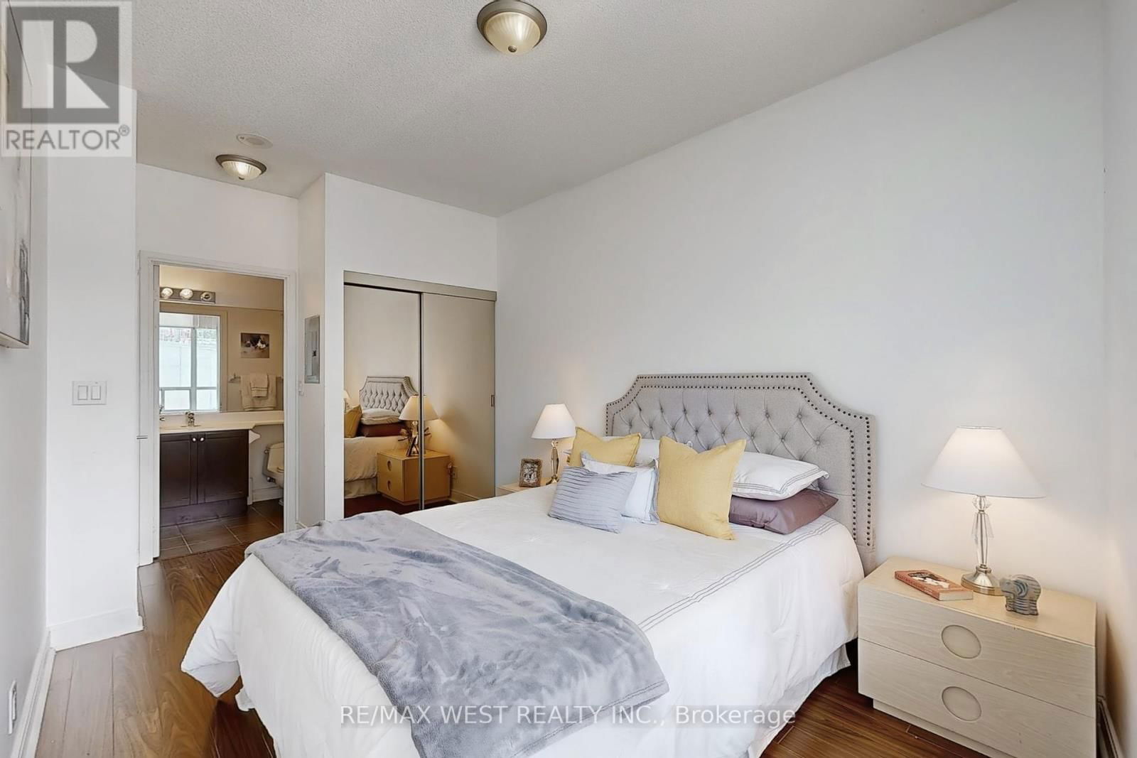 206 - 80 ABSOLUTE AVENUE Image 12