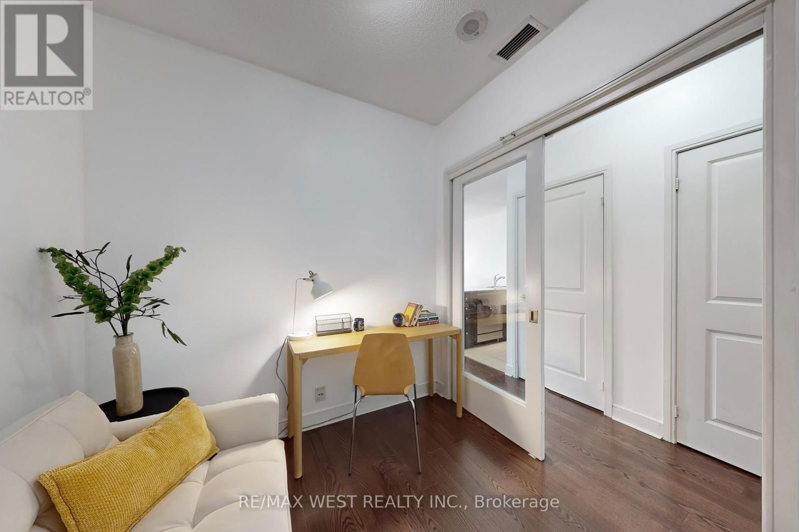 206 - 80 ABSOLUTE AVENUE Image 14