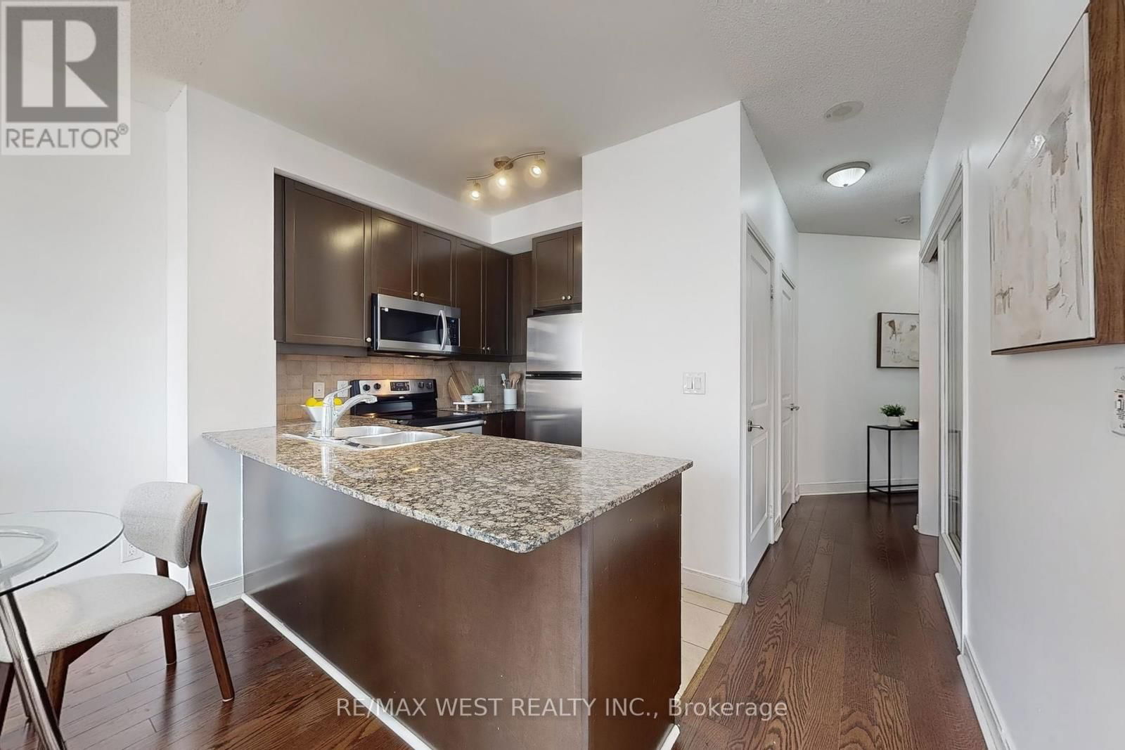 206 - 80 ABSOLUTE AVENUE Image 3