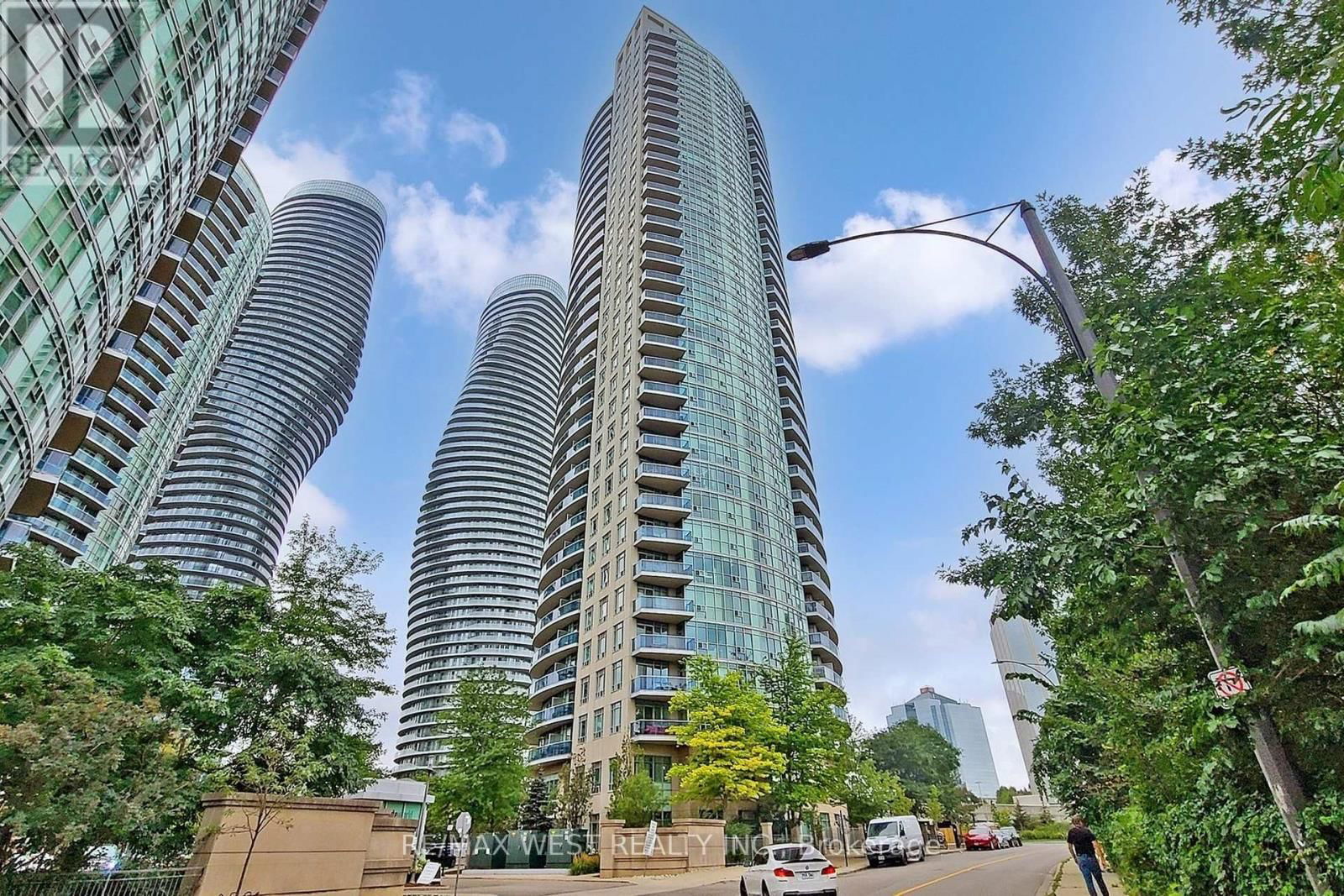 206 - 80 ABSOLUTE AVENUE Image 32