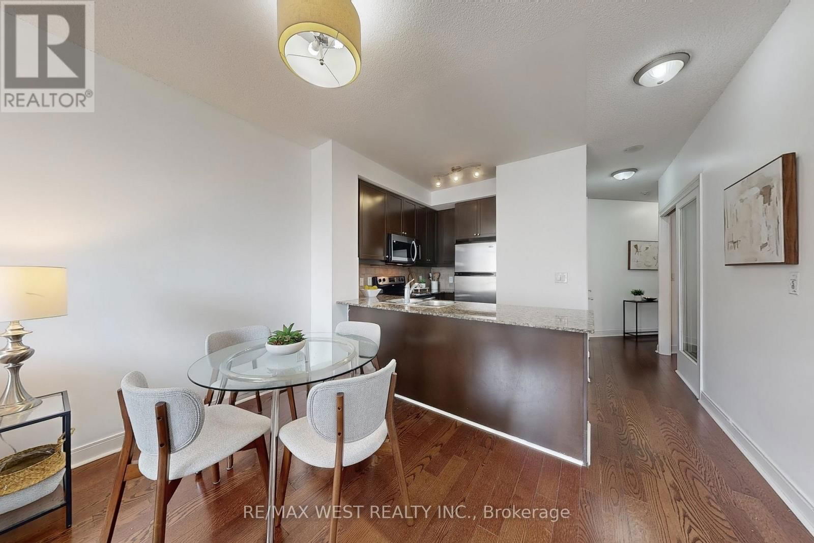 206 - 80 ABSOLUTE AVENUE Image 6