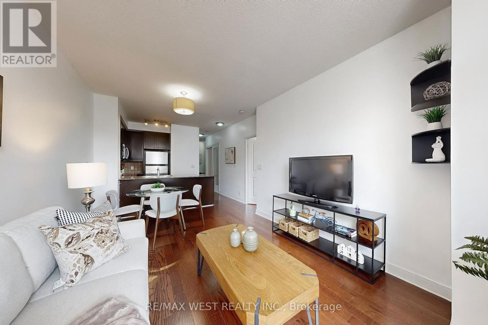 206 - 80 ABSOLUTE AVENUE Image 8