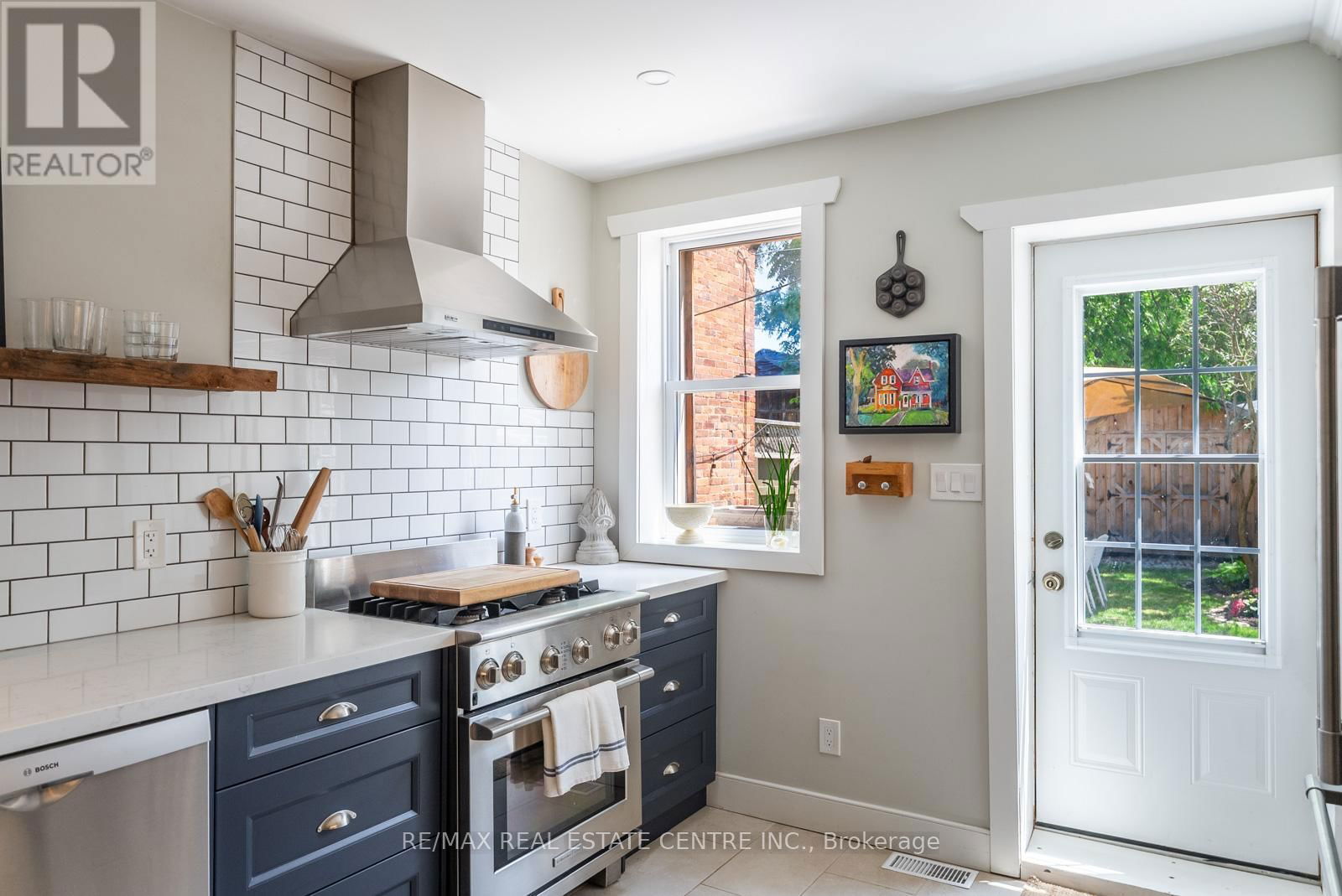 34 ZINA STREET Image 17