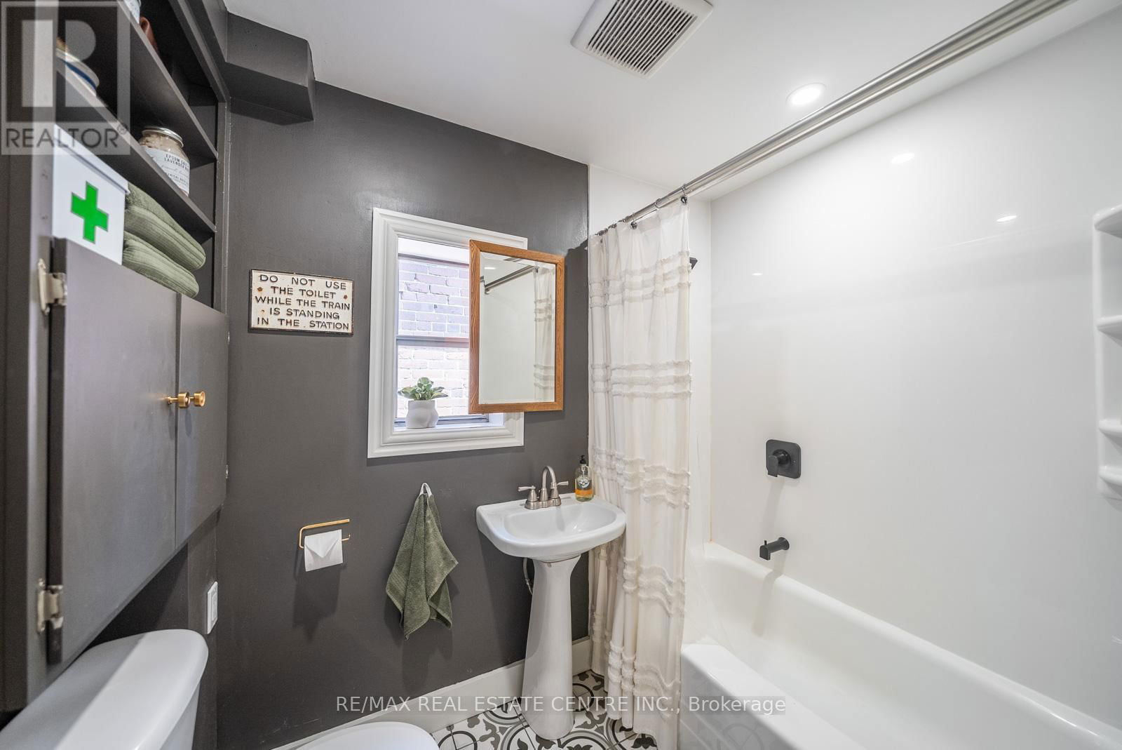 34 ZINA STREET Image 28