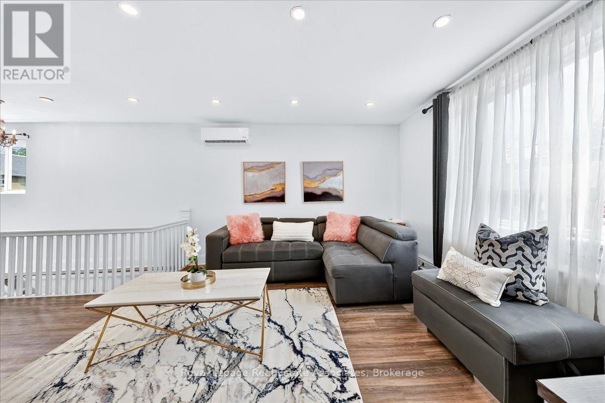 1640 QUEEN STREET WEST Image 14