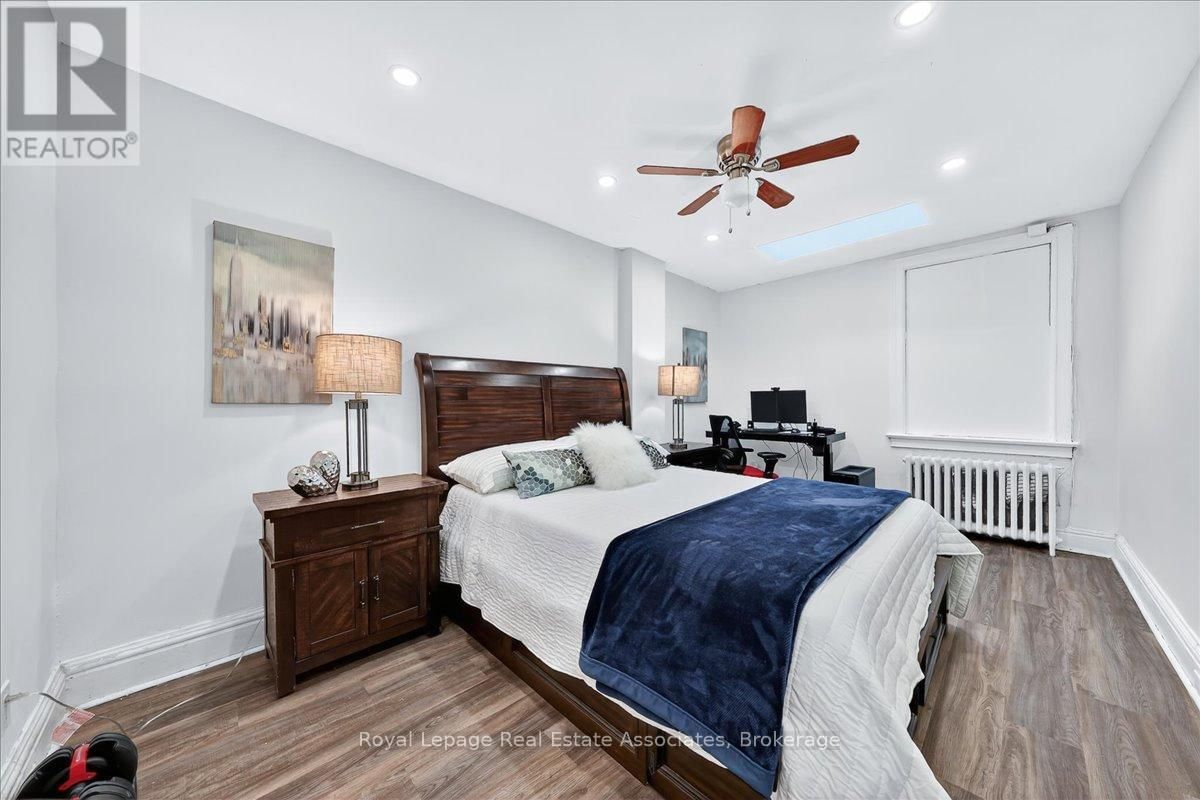 1640 QUEEN STREET WEST Image 16