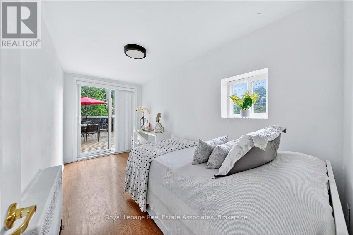 1640 QUEEN STREET WEST Image 17