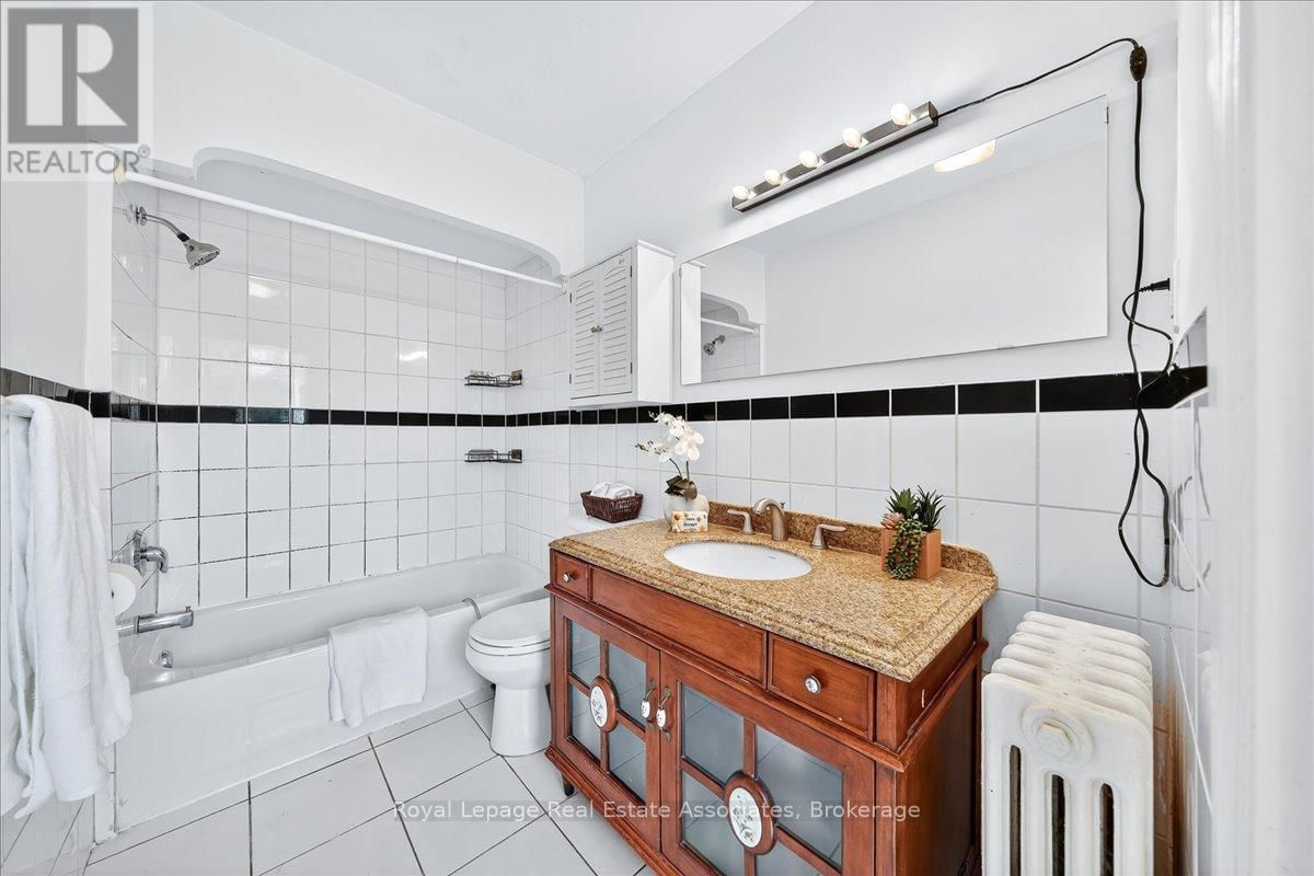 1640 QUEEN STREET WEST Image 22