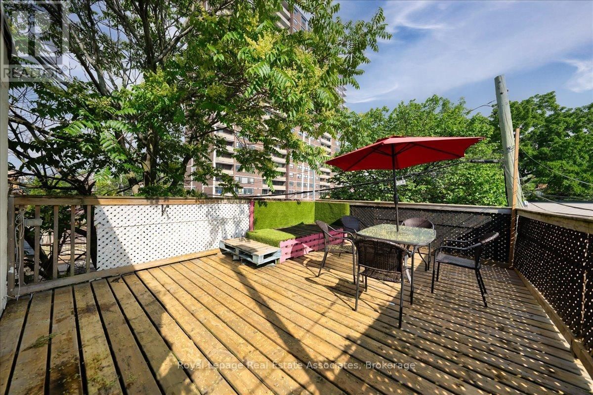 1640 QUEEN STREET WEST Image 23