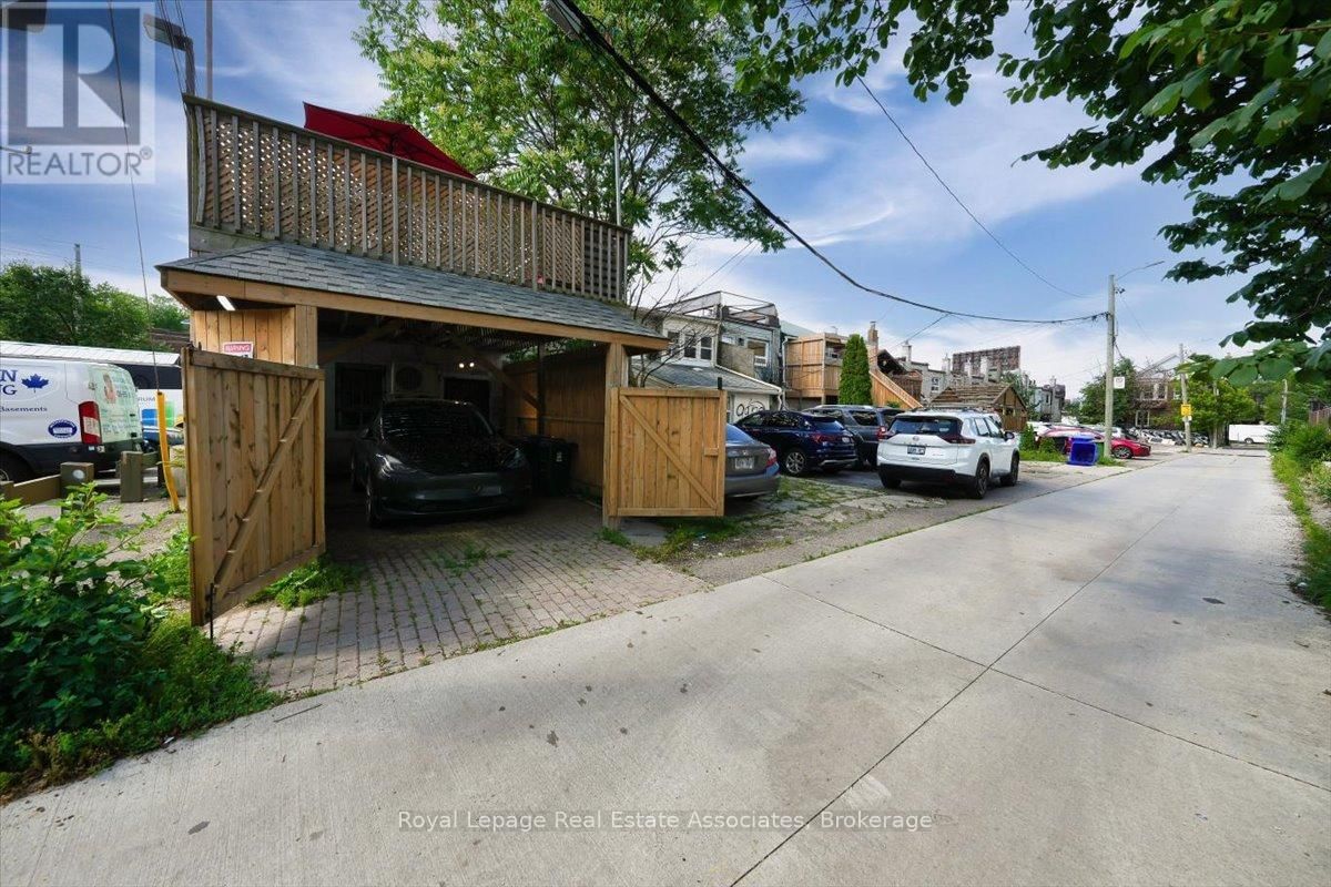 1640 QUEEN STREET WEST Image 26