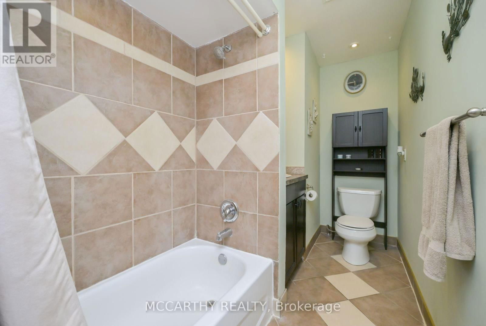 15 ANDREW AVENUE Image 13