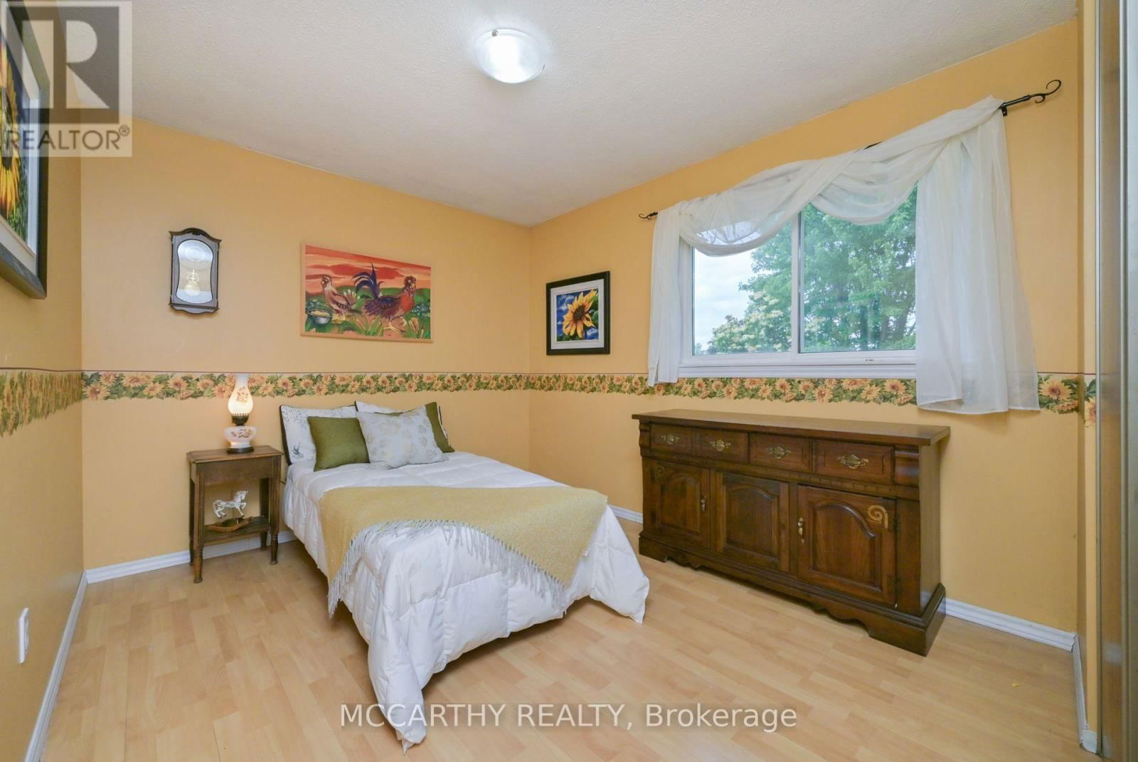 15 ANDREW AVENUE Image 18