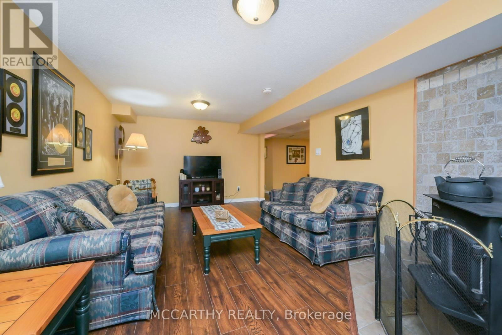15 ANDREW AVENUE Image 21