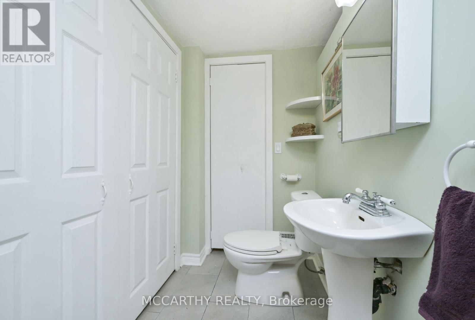15 ANDREW AVENUE Image 24