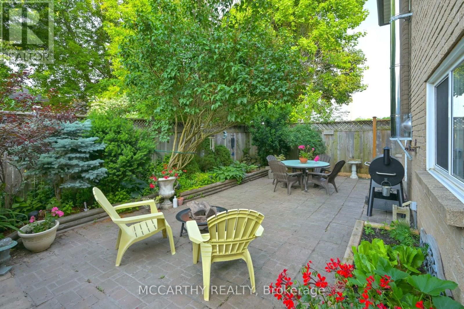 15 ANDREW AVENUE Image 31