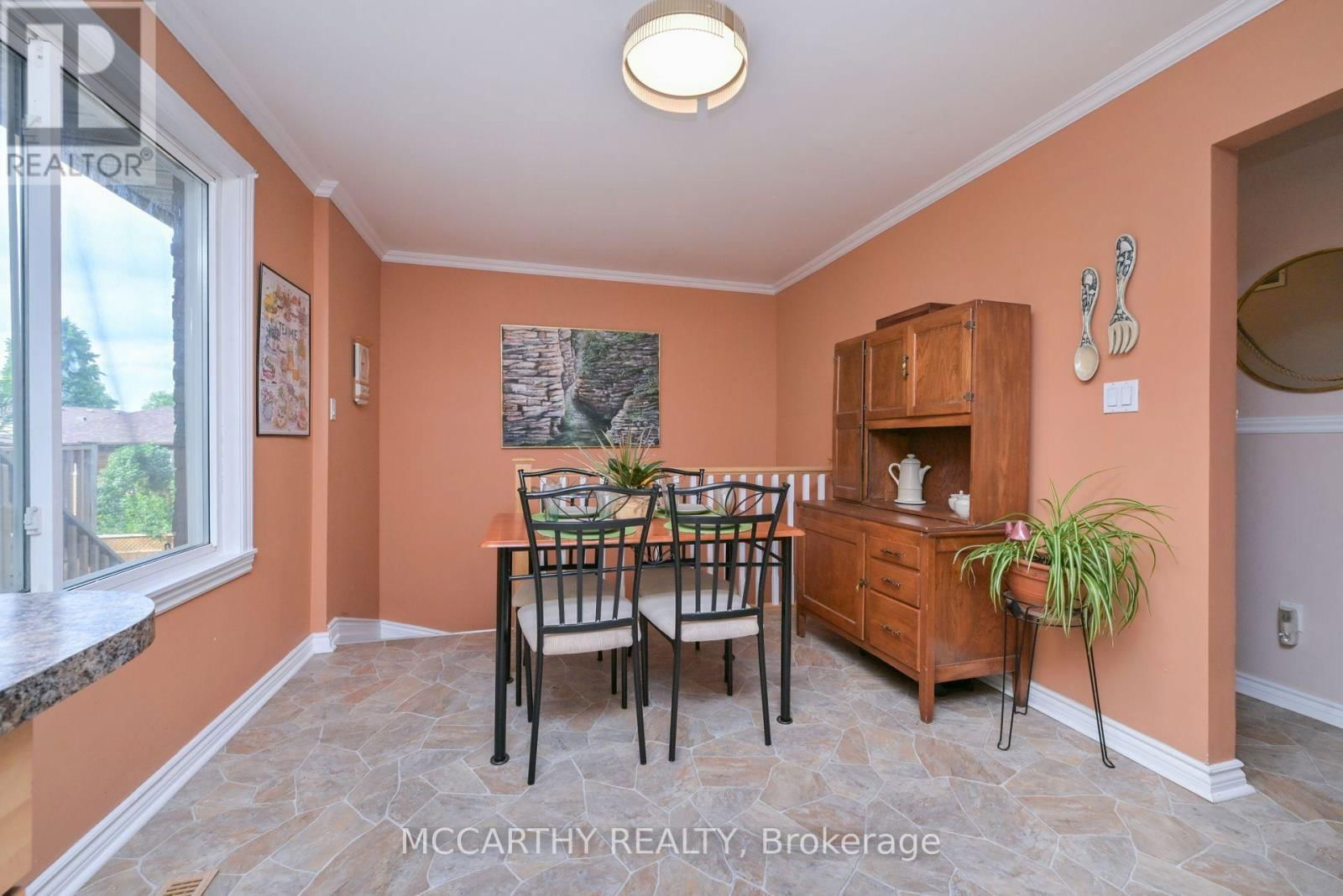 15 ANDREW AVENUE Image 8